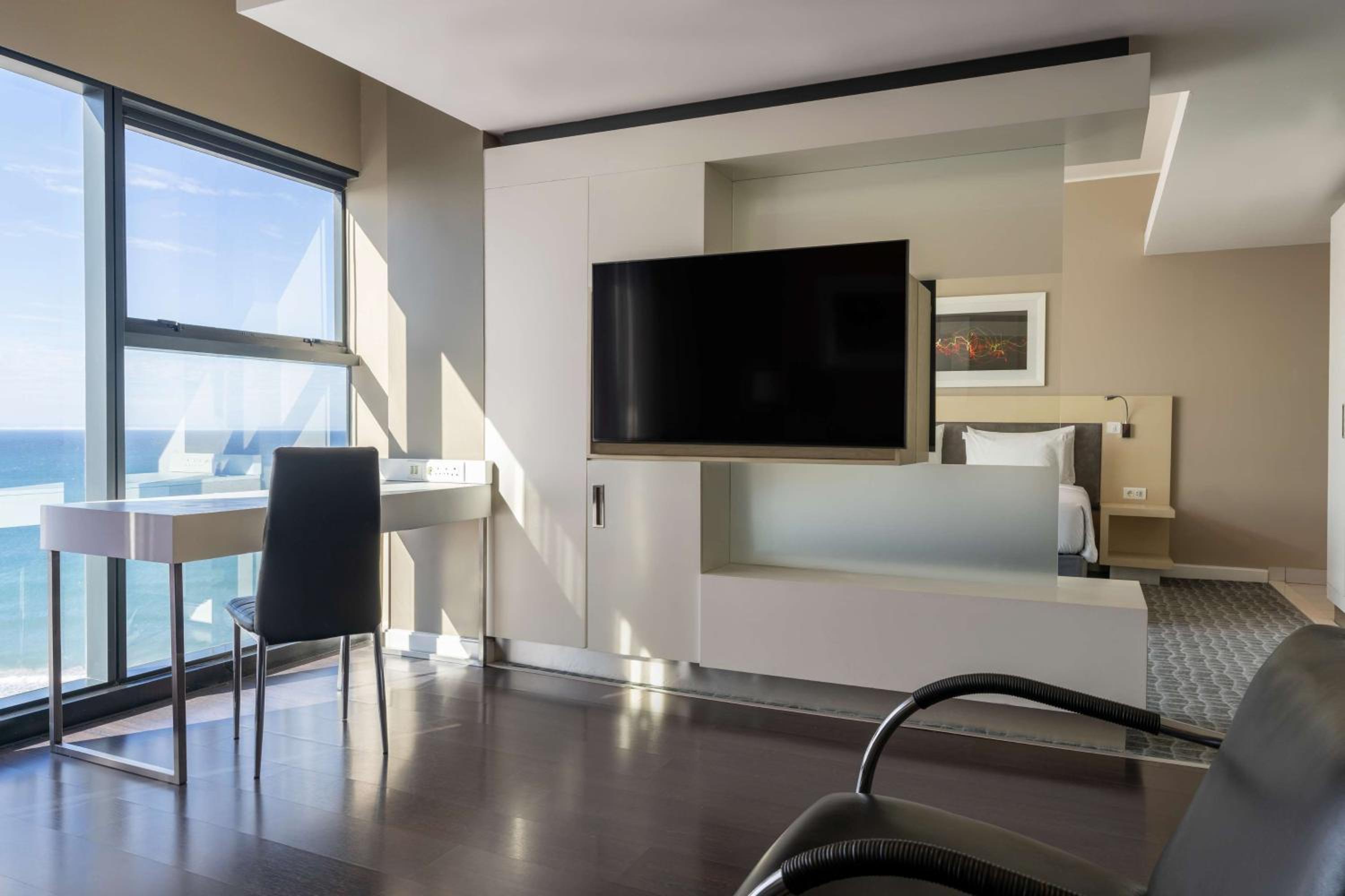 Junior Suite with Ocean View photo 1