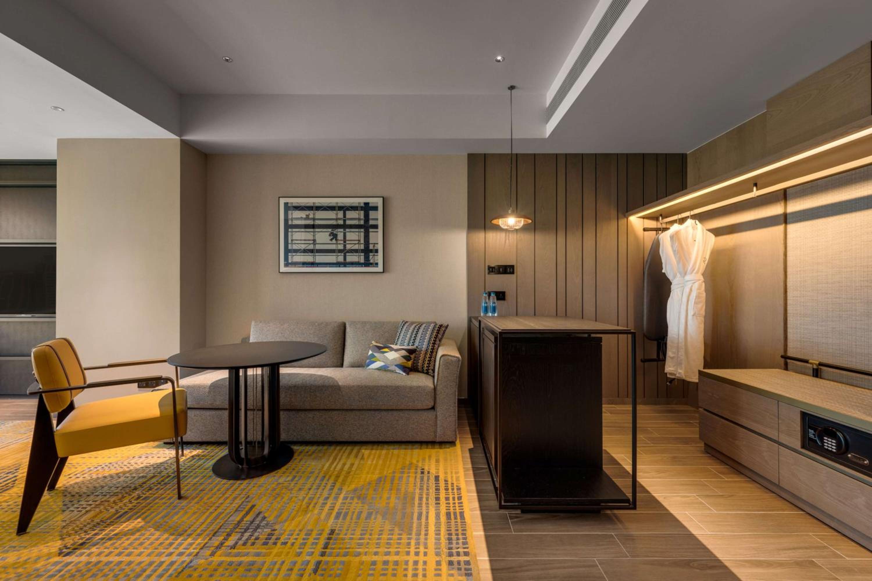 Premium King Room - Photo 1