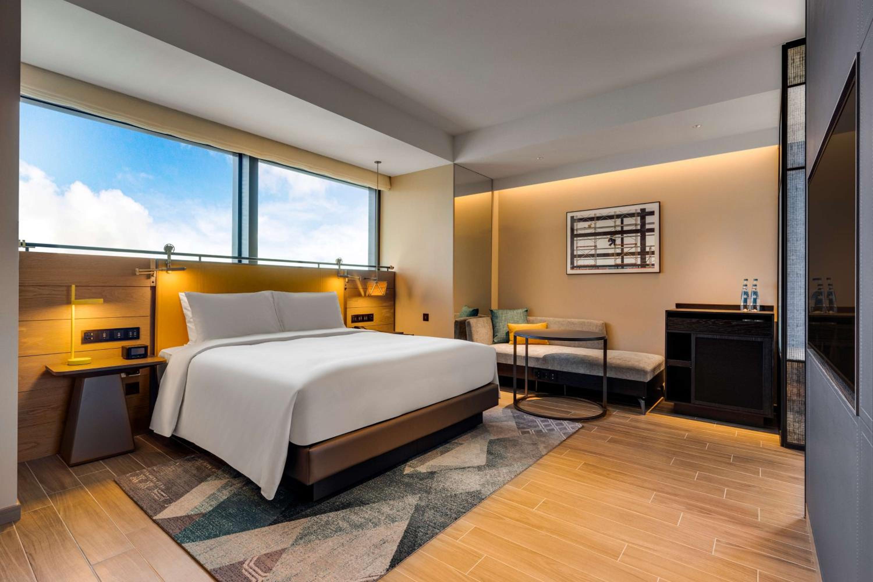 Corner King Room - Photo 1