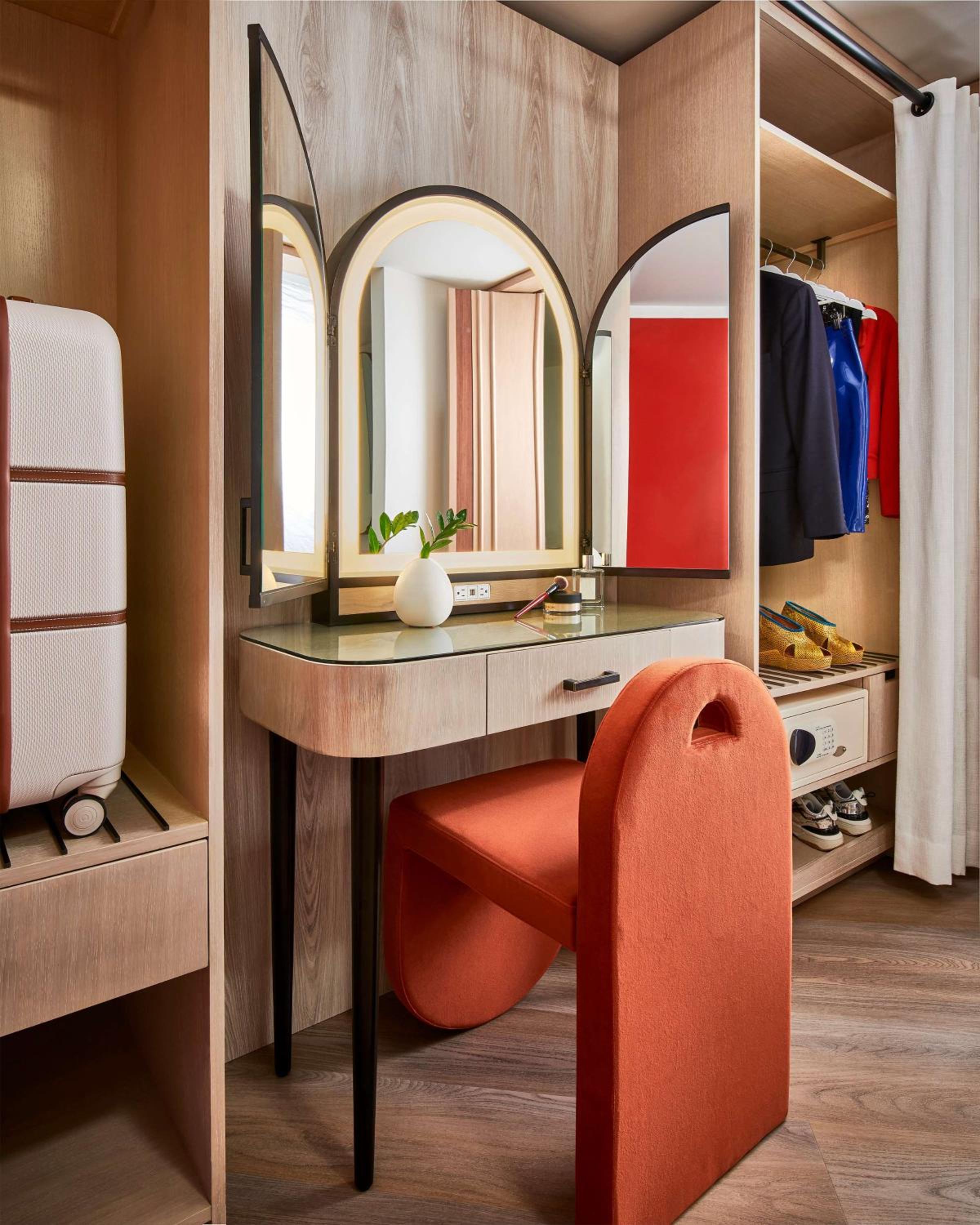 Canyon Deluxe Grand Suite with One King Bed (Non Smoking) - Photo 5