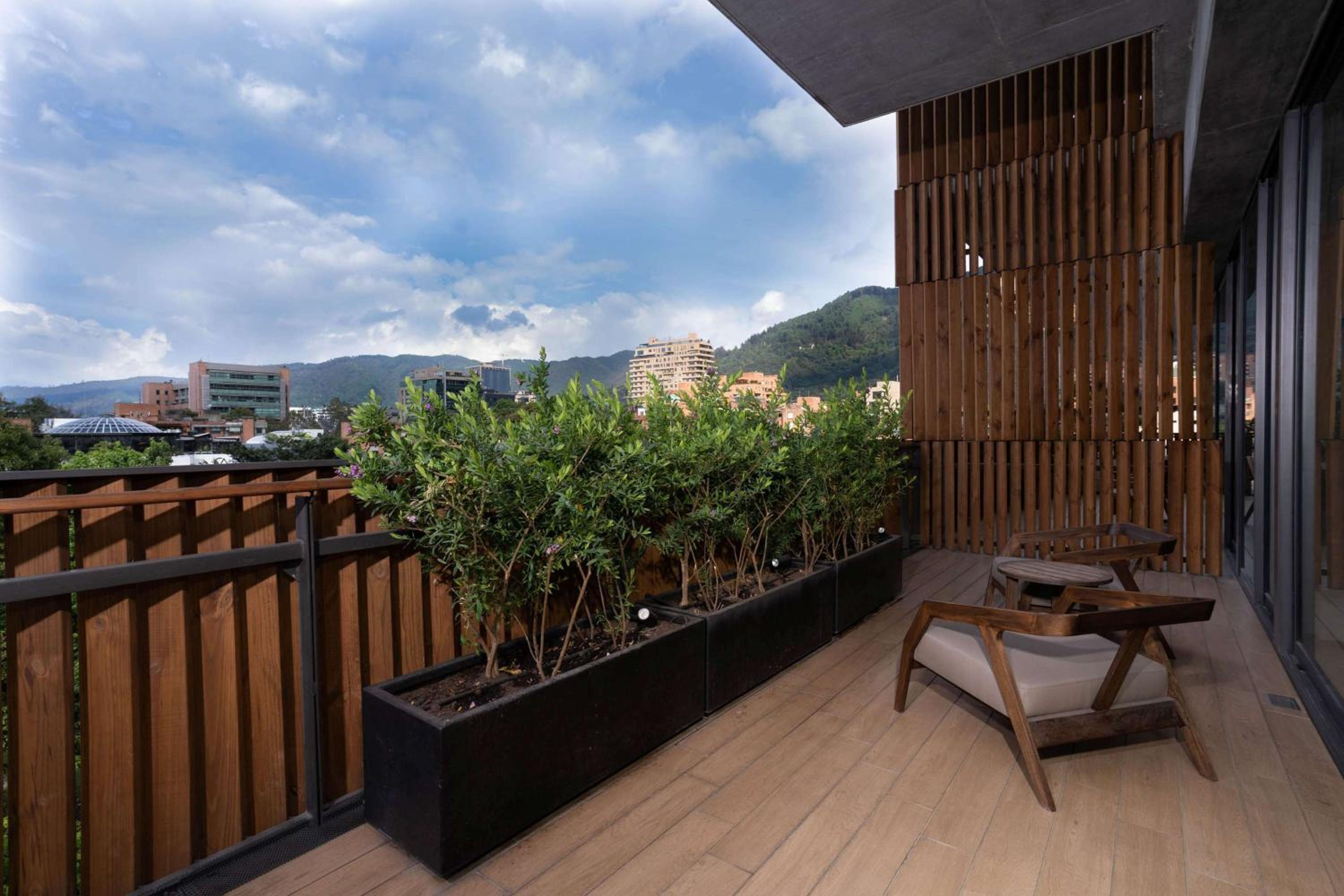 Deluxe King Apartasuite with View - Photo 6