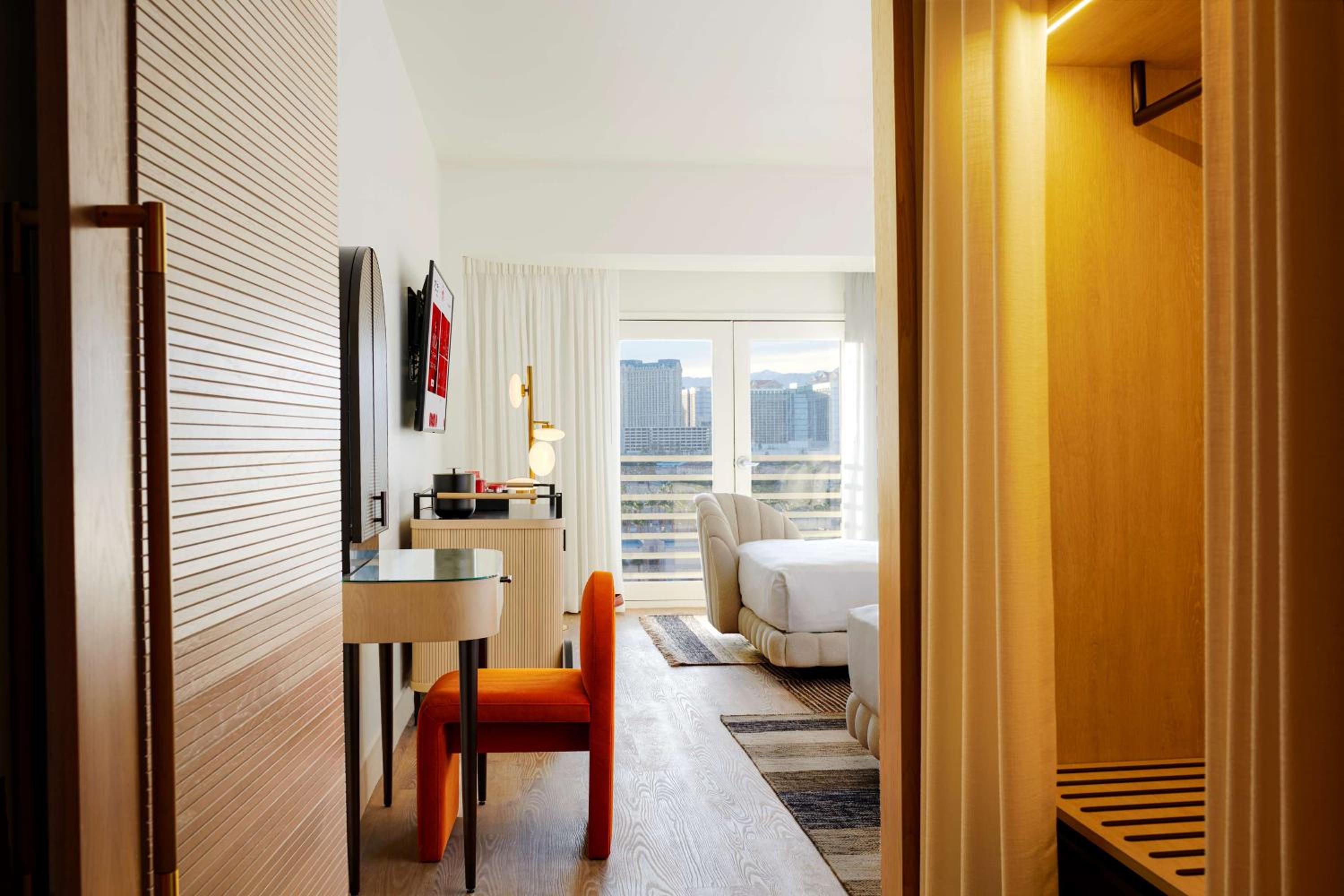 Chamber Queen Room with Two Queen Beds (Non Smoking) - Photo 4