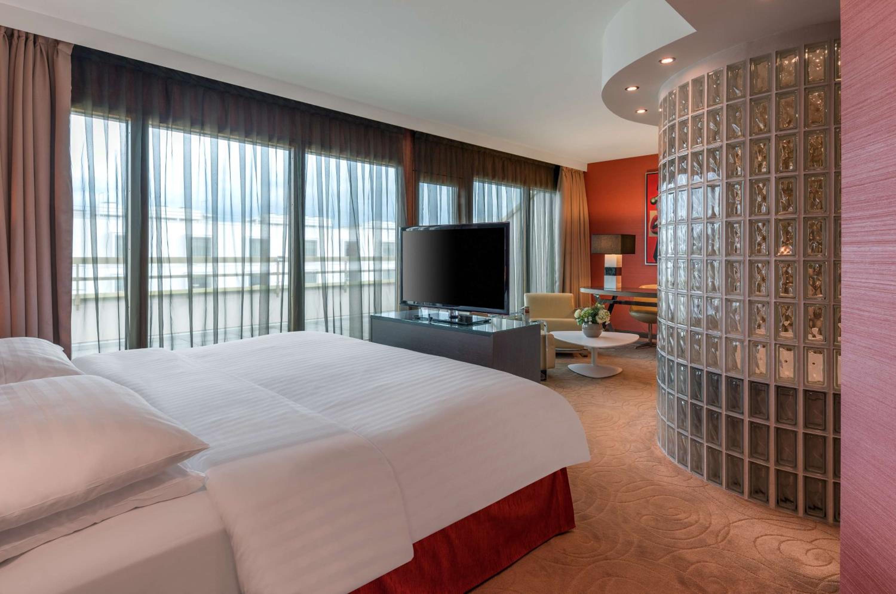 One-Bedroom King Suite with Terrace