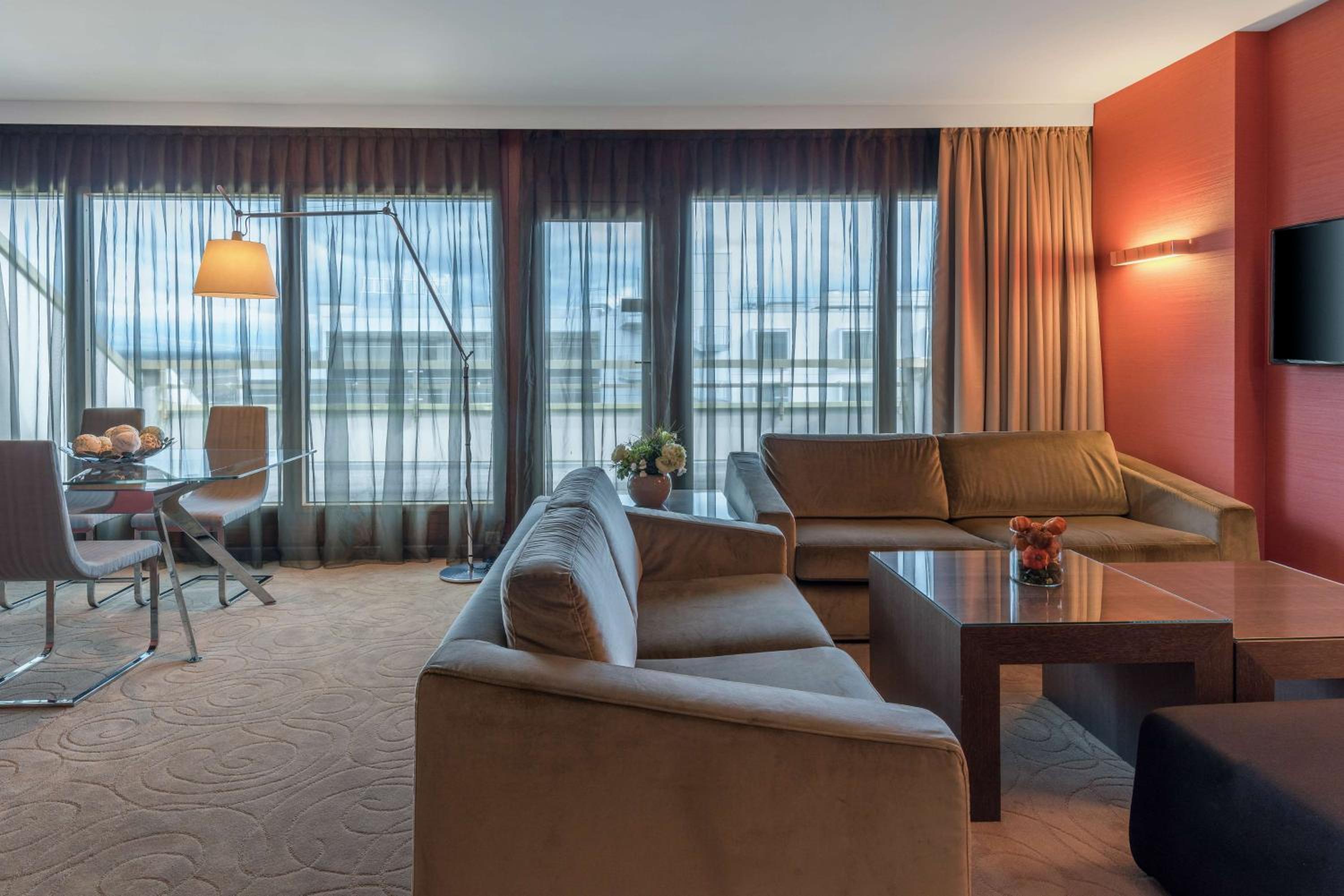 One-Bedroom King Suite with Terrace thumbnail 6