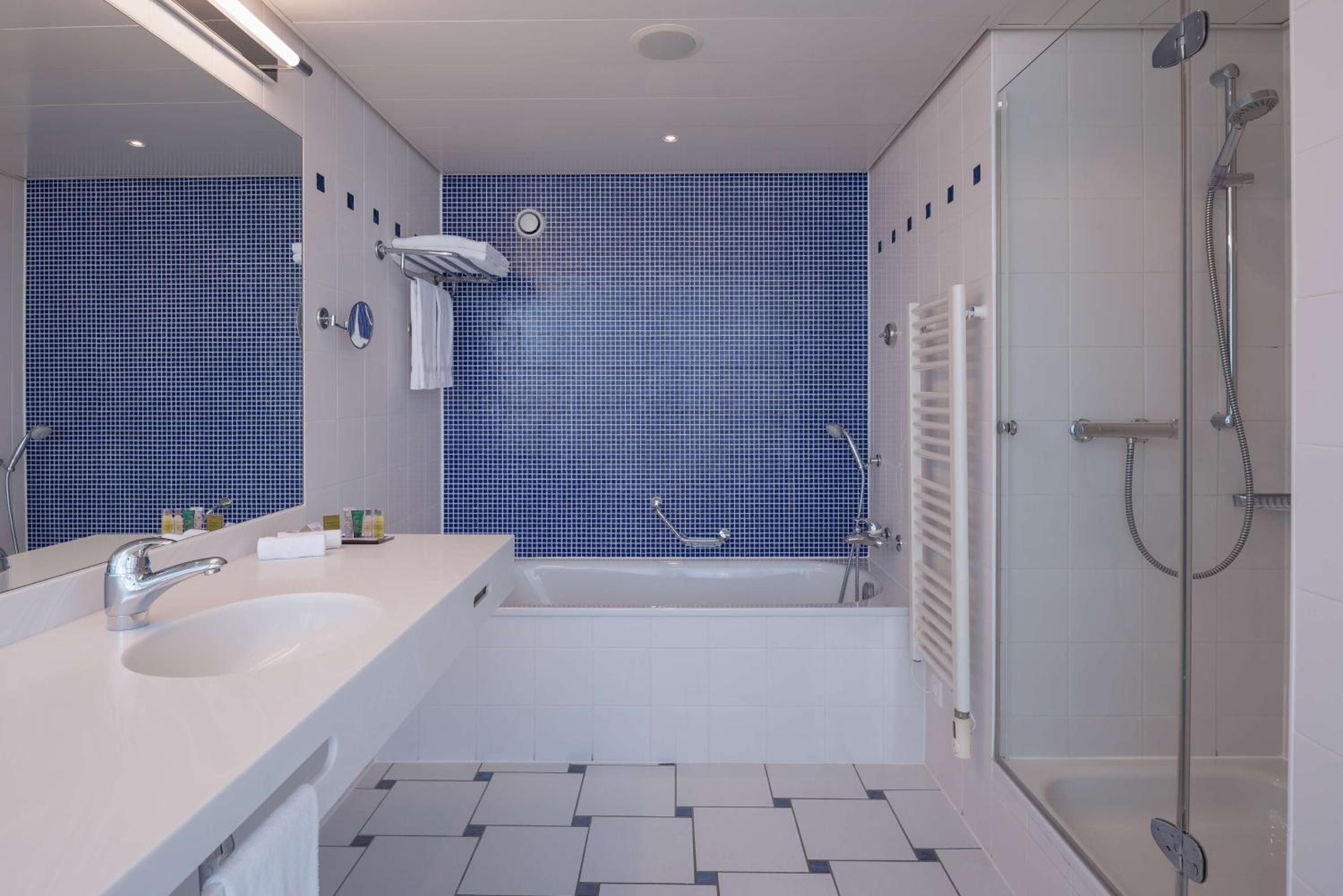 King Junior Suite with Terrace - Photo 4