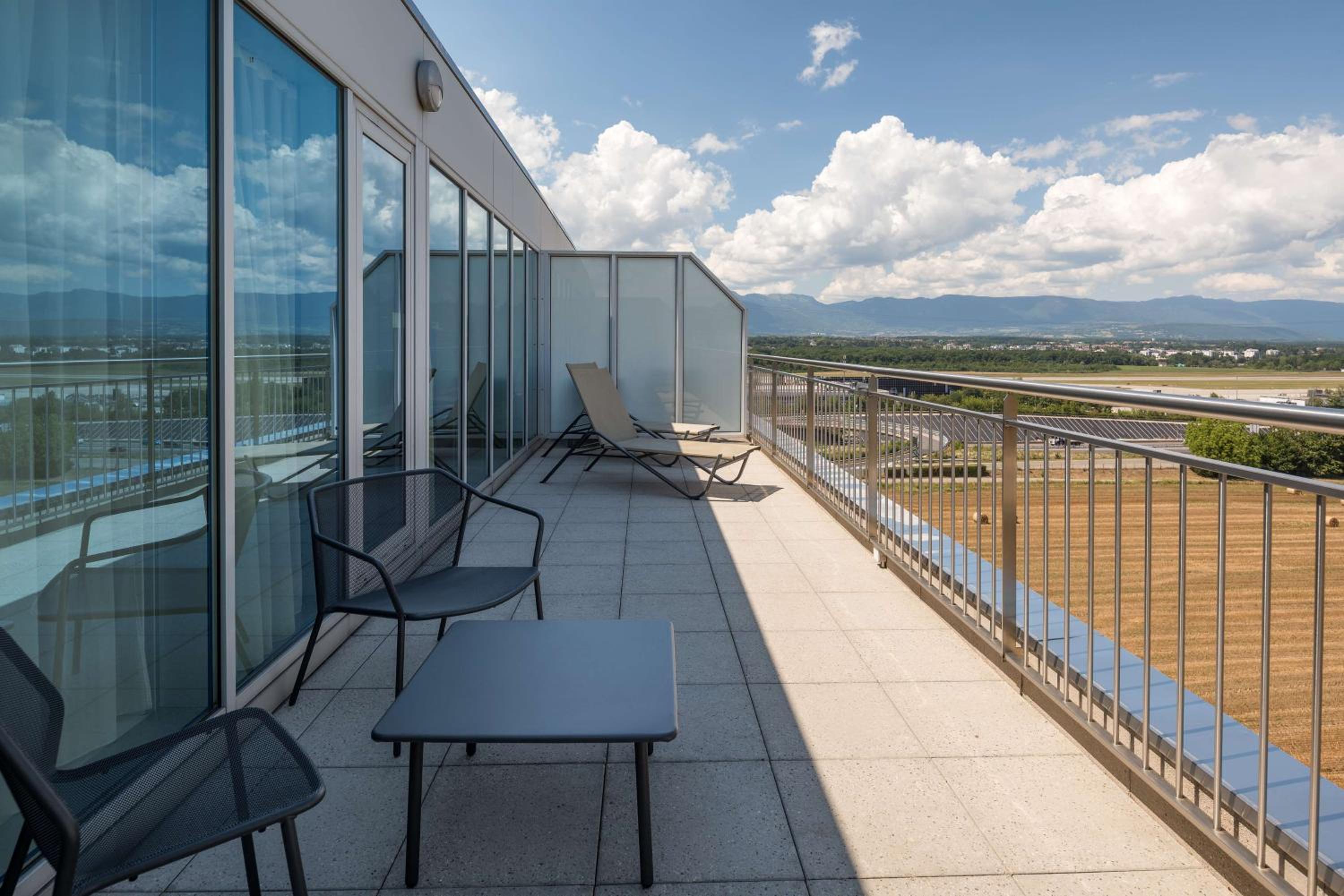 King Junior Suite with Terrace - Photo 3