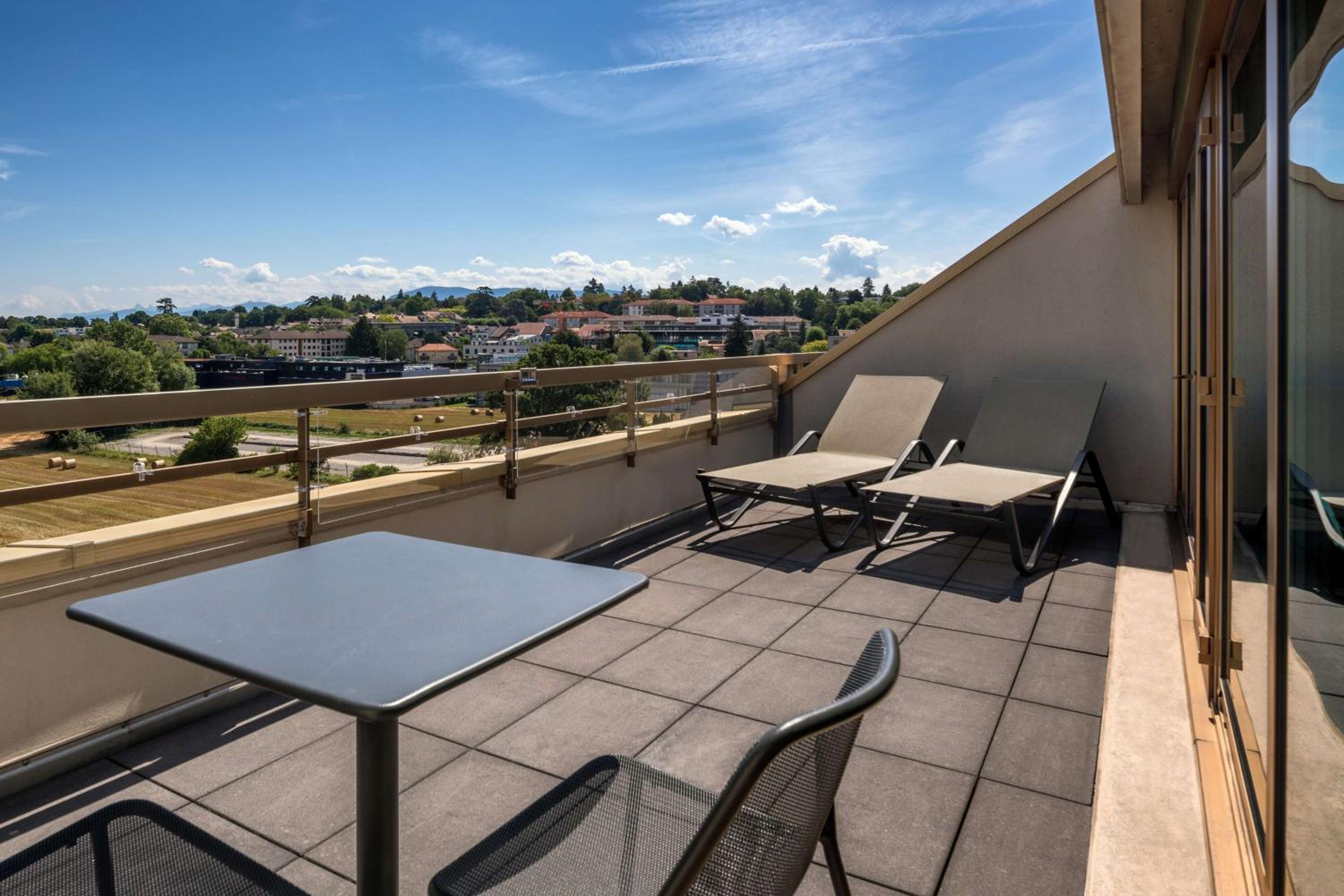 One-Bedroom King Suite with Terrace