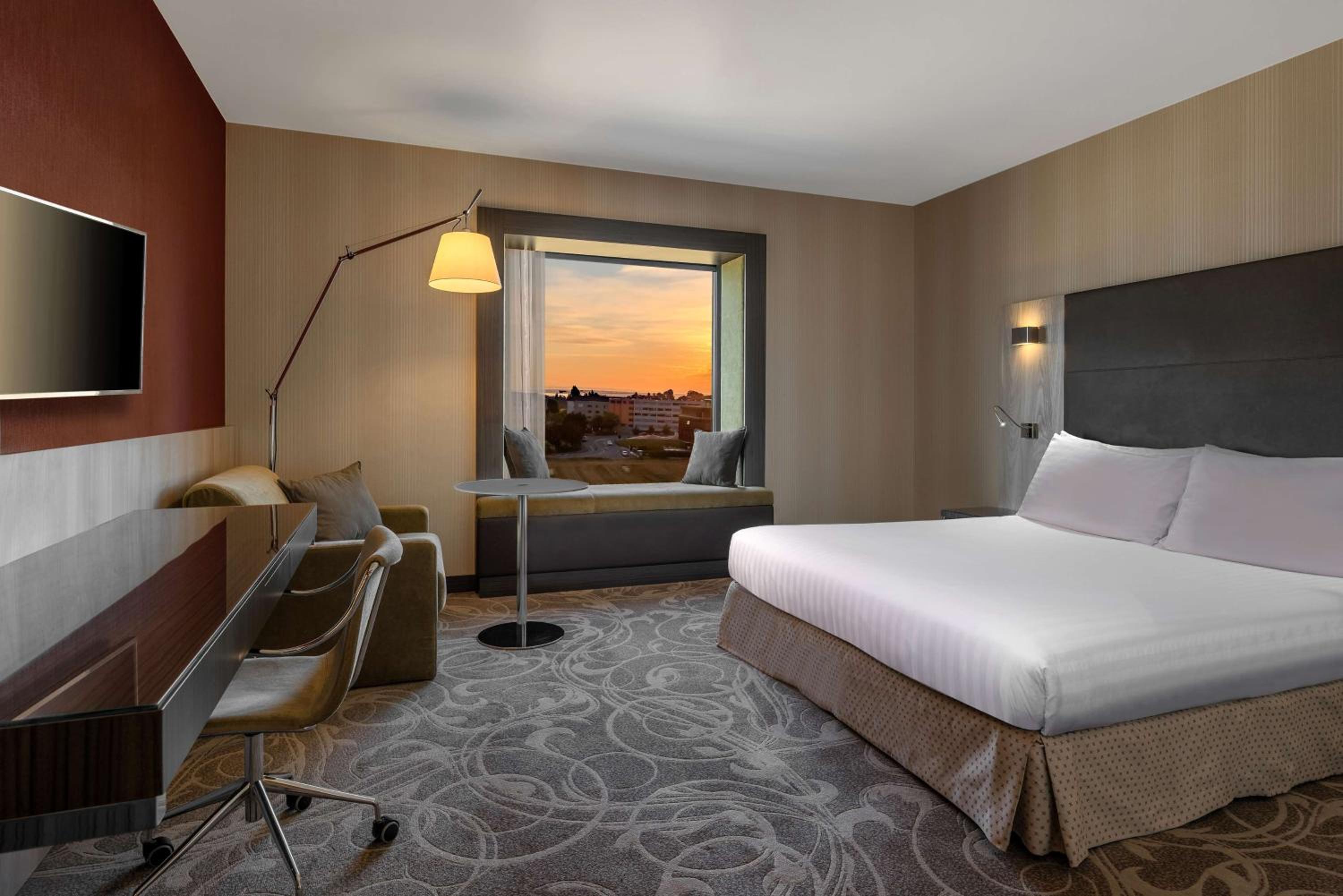 Deluxe King Room