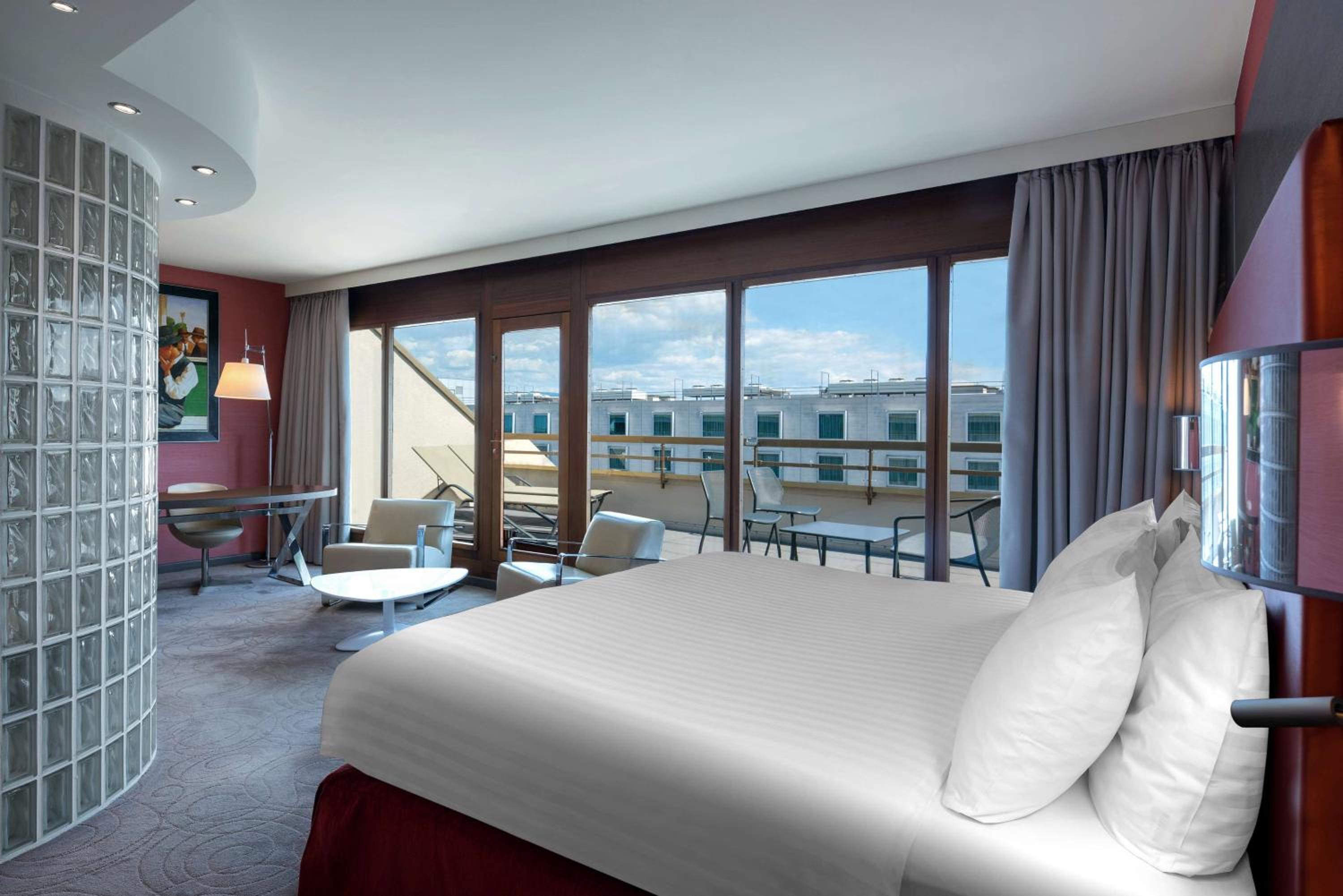 One-Bedroom King Suite with Terrace