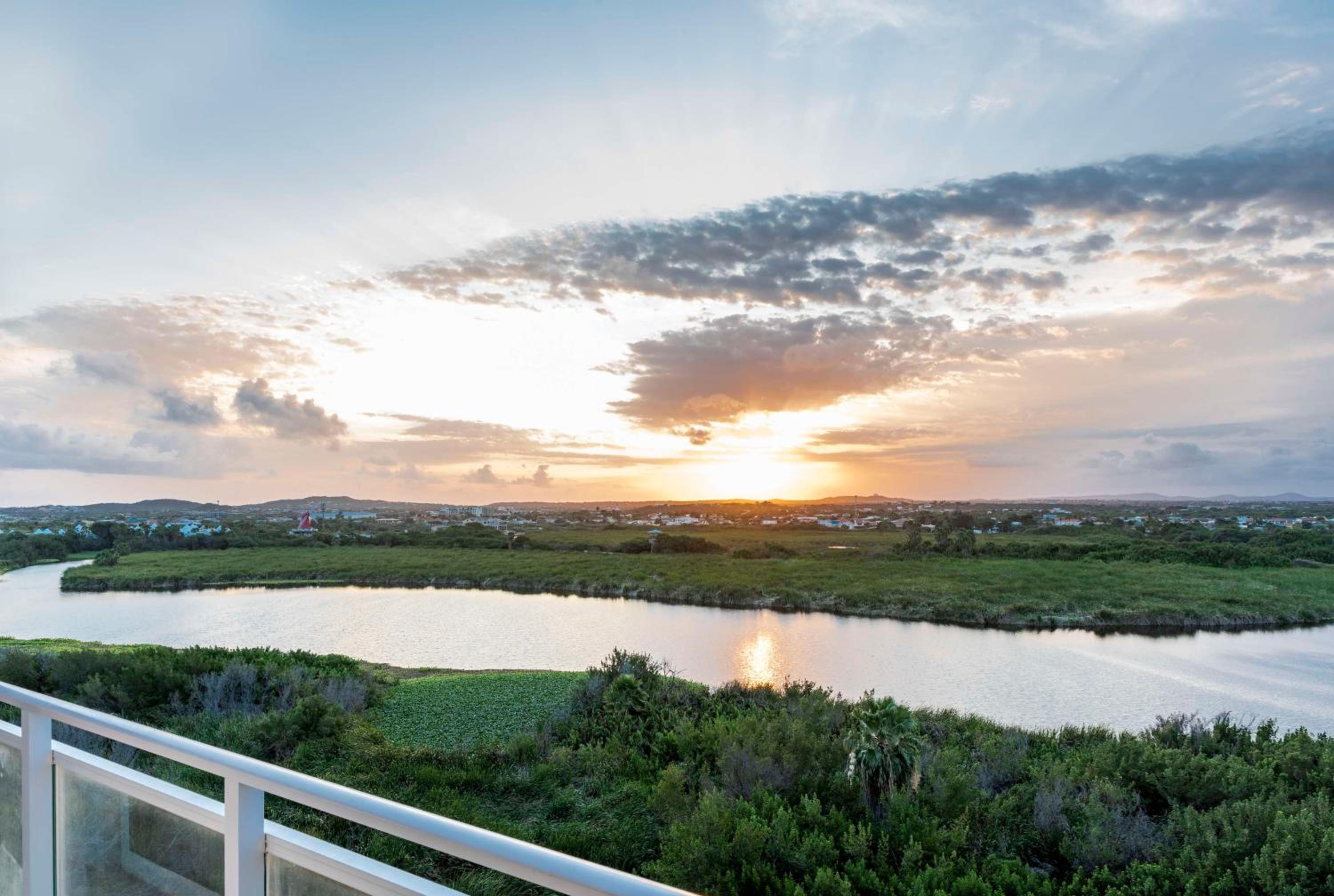 One-Bedroom King Suite with Sunrise View