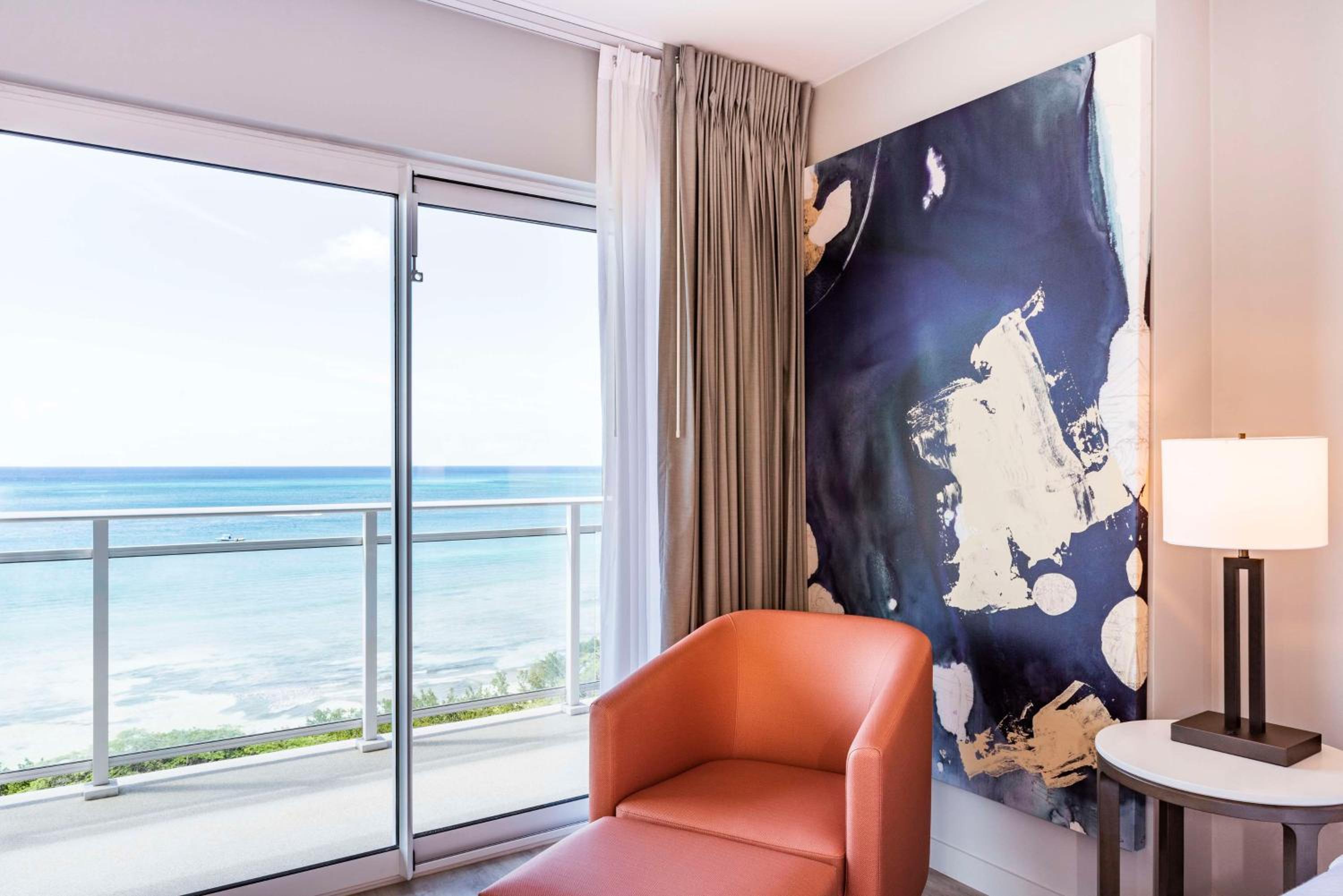 One Bedroom Suite with One King Bed and Oceanview  - Photo 4