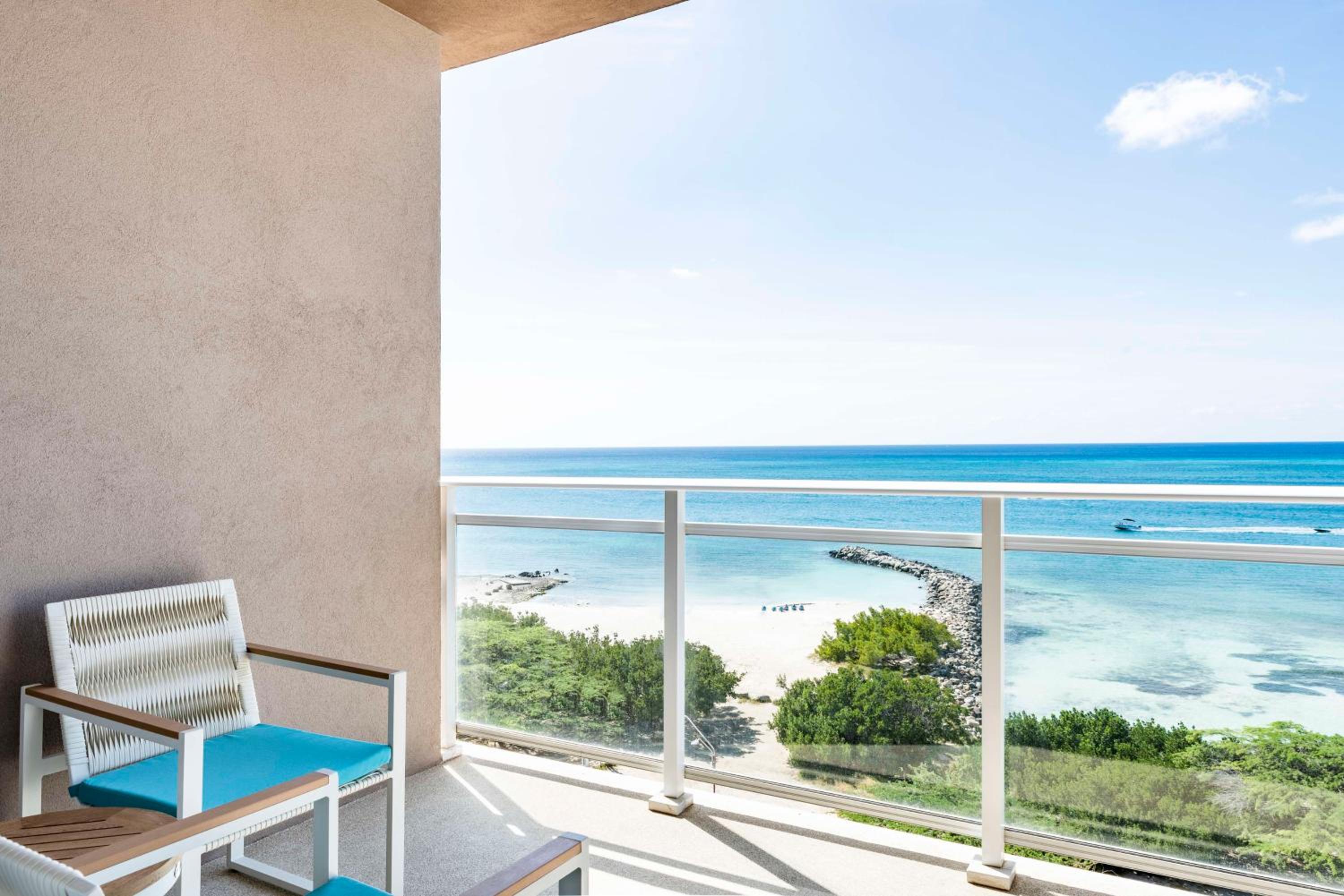 One Bedroom Suite with One King Bed and Oceanview  - Photo 6