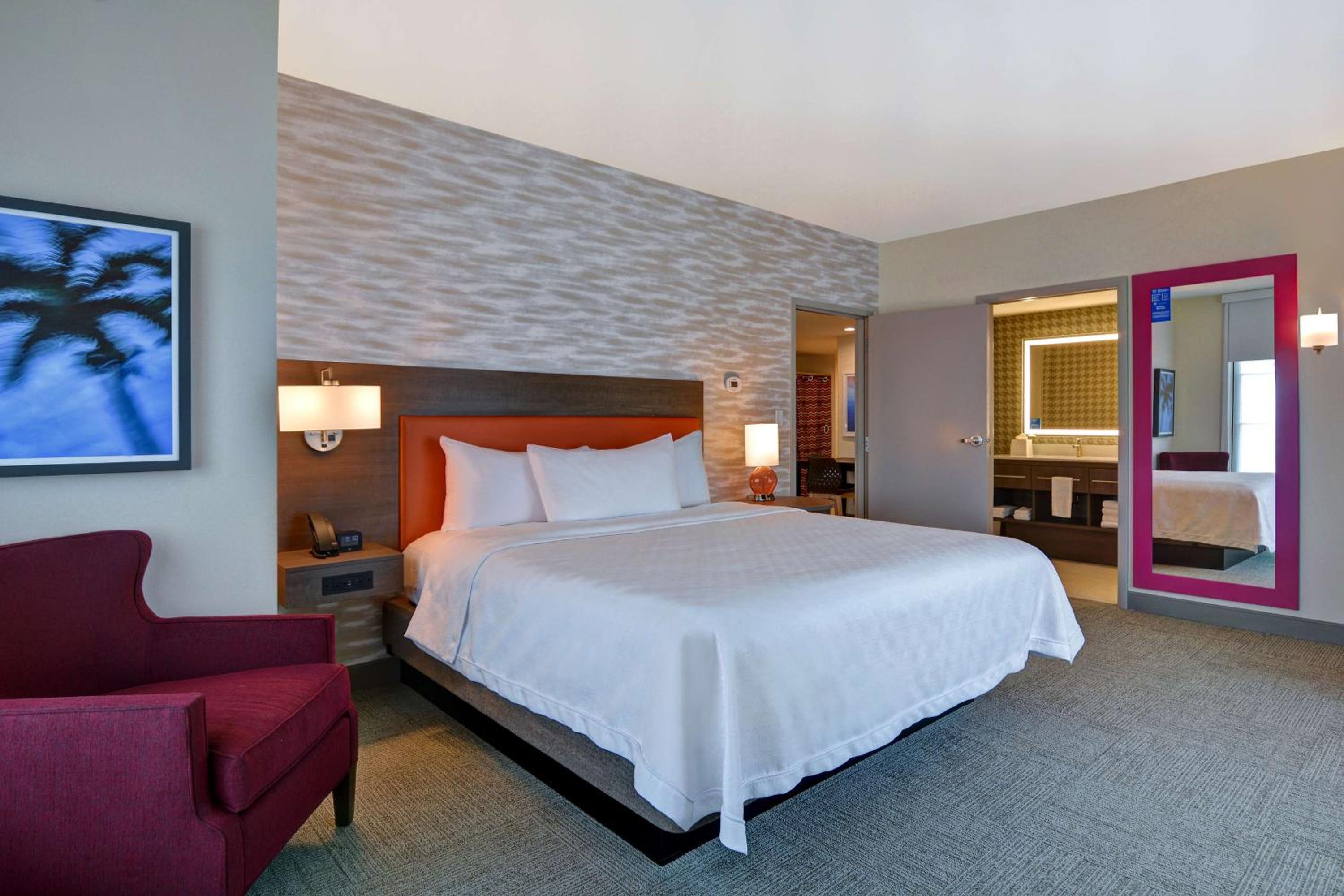 One-Bedroom King Suite - Non-Smoking