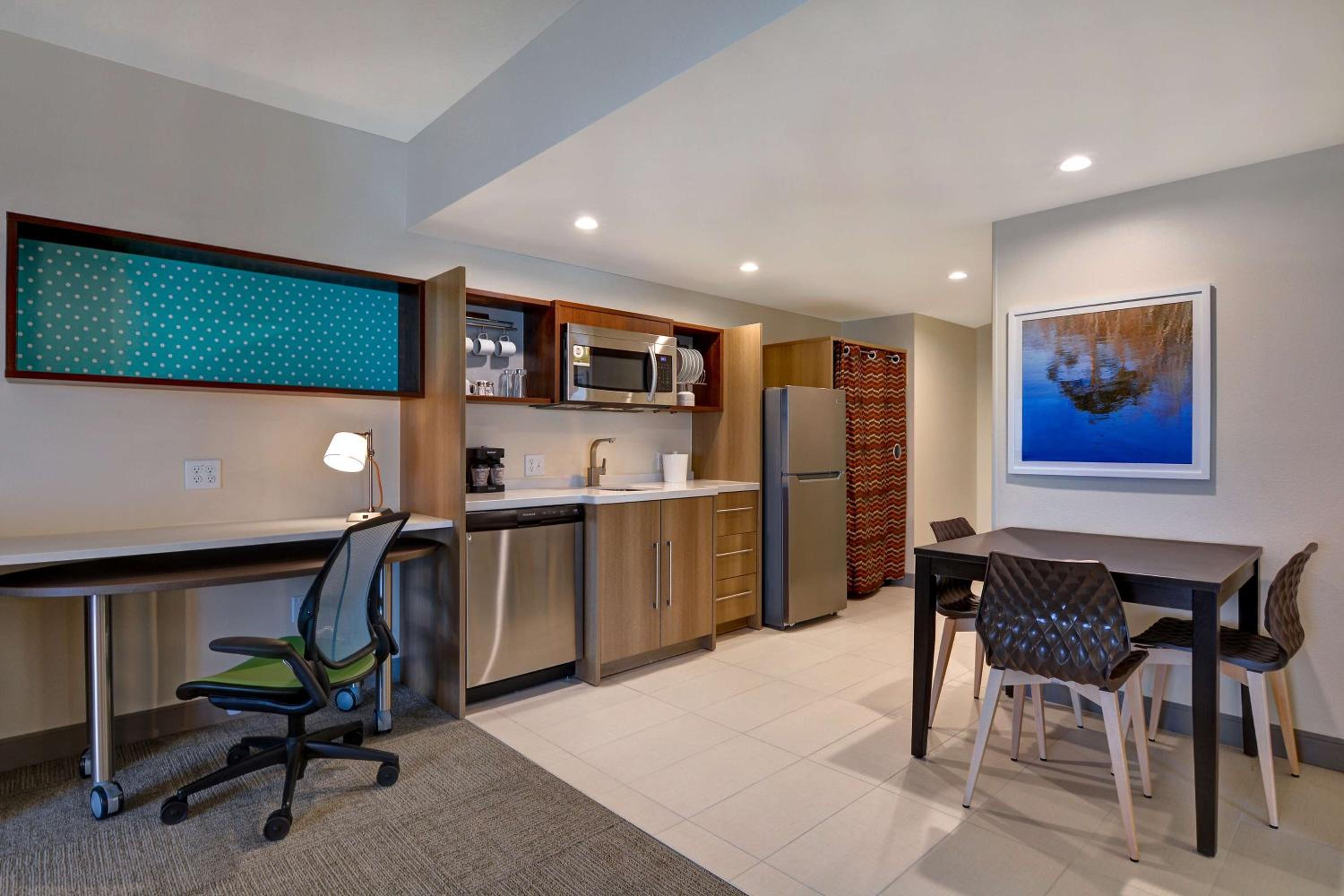 Studio, 1 King Bed, Accessible, Bathtub