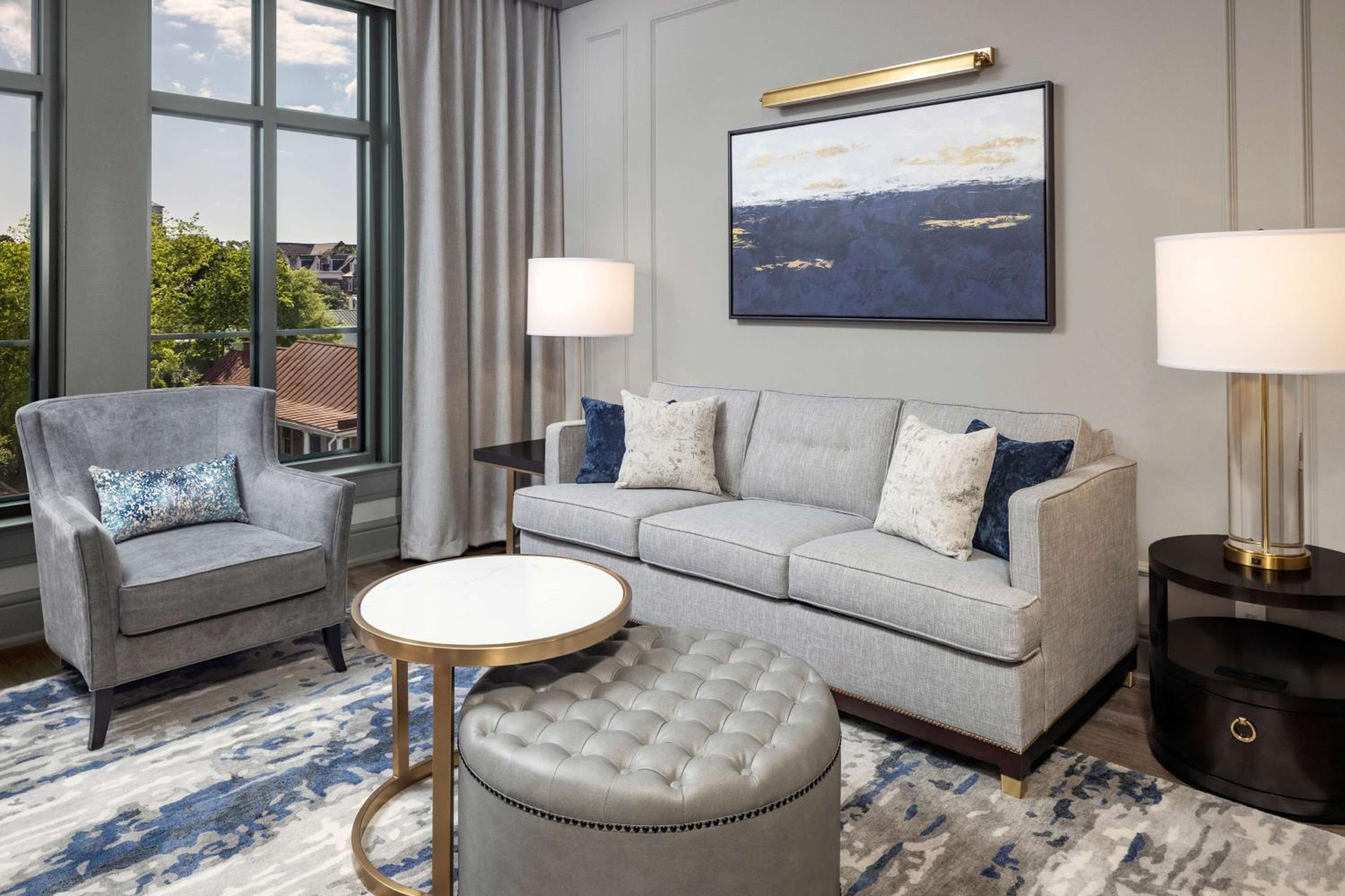 One-Bedroom Deluxe King Suite
