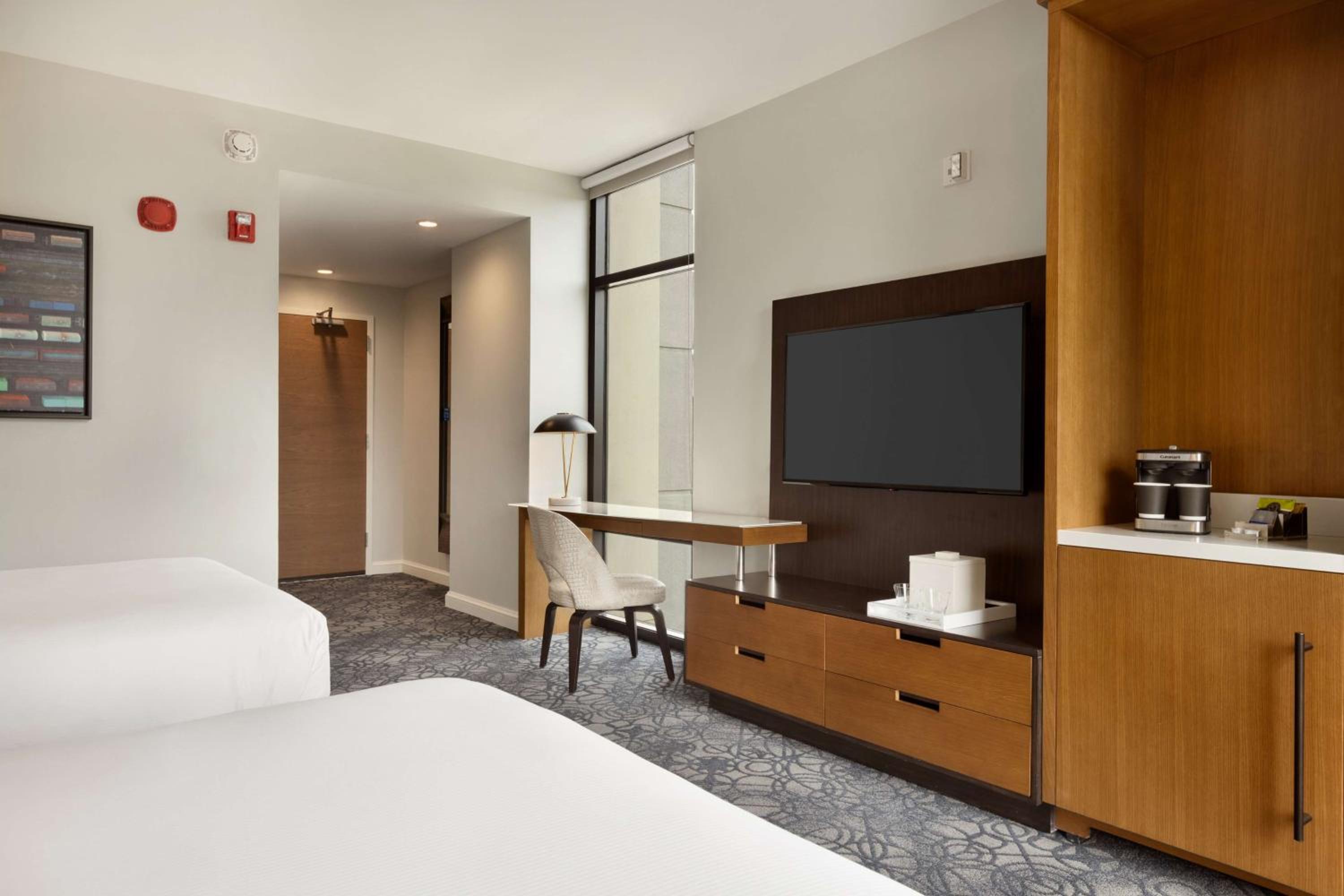 Queen Room with Two Queen Beds - Disability Access - Photo 5