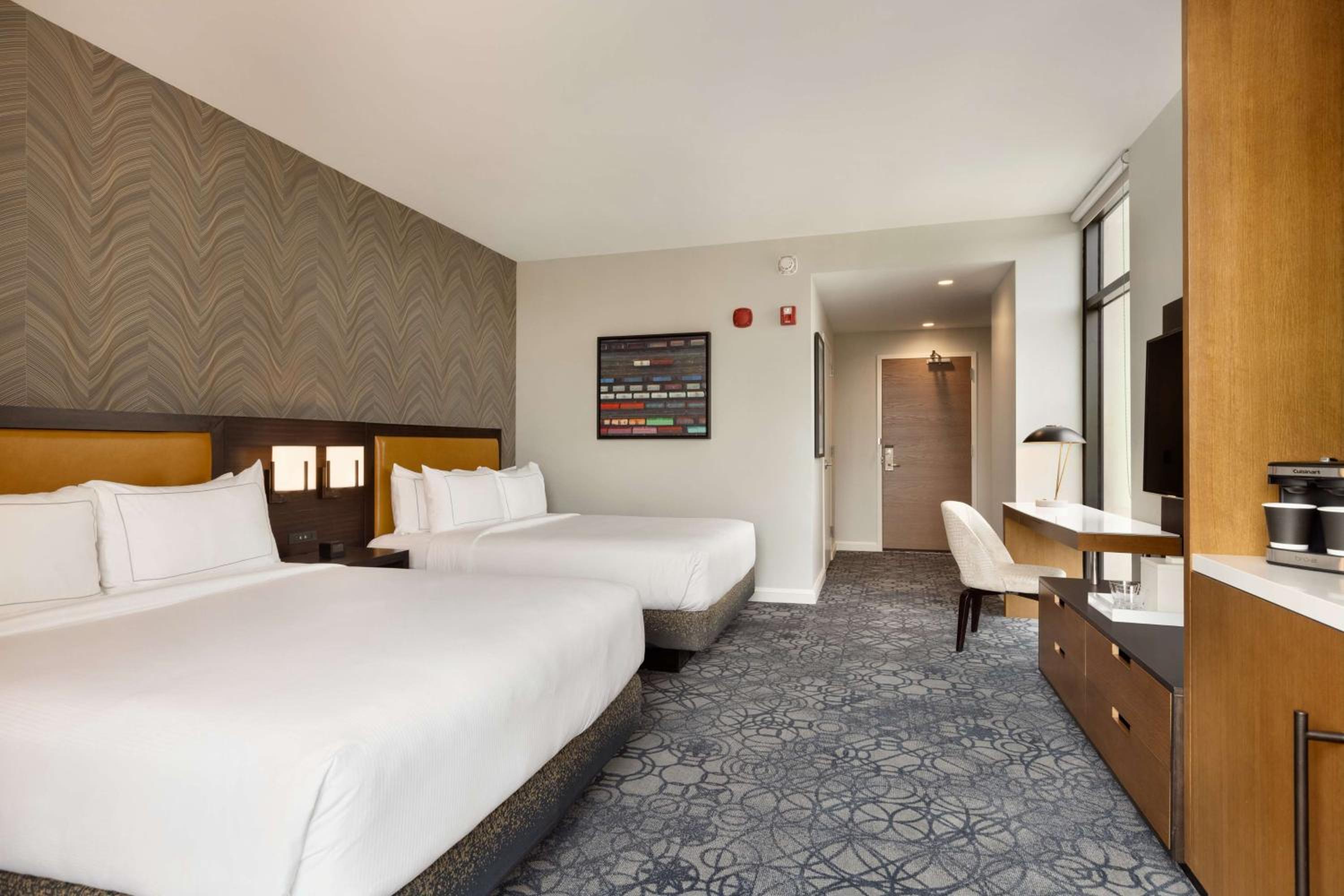 Queen Room with Two Queen Beds - Disability Access - Photo 2