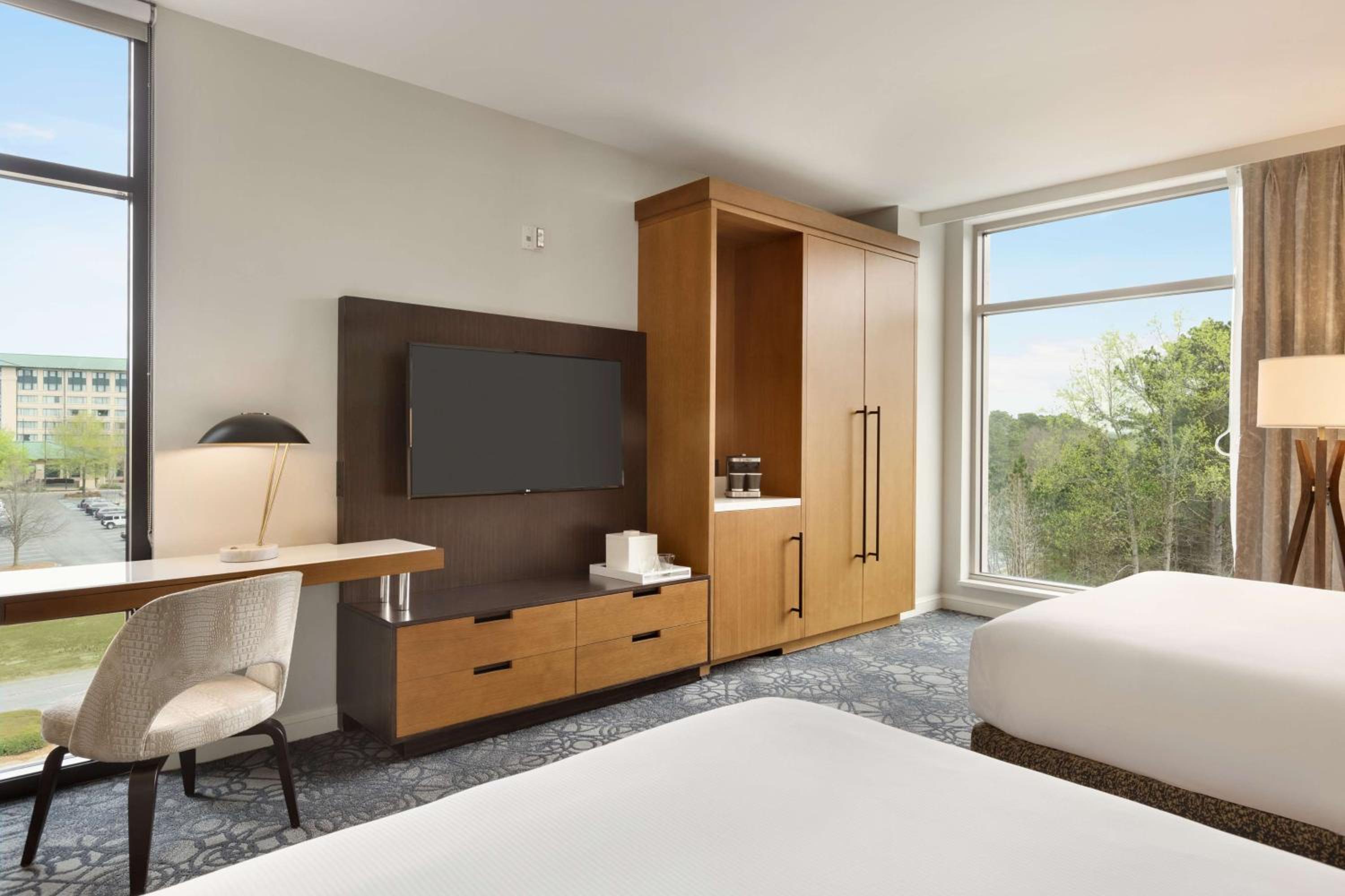 Queen Room with Two Queen Beds - Disability Access - Photo 4