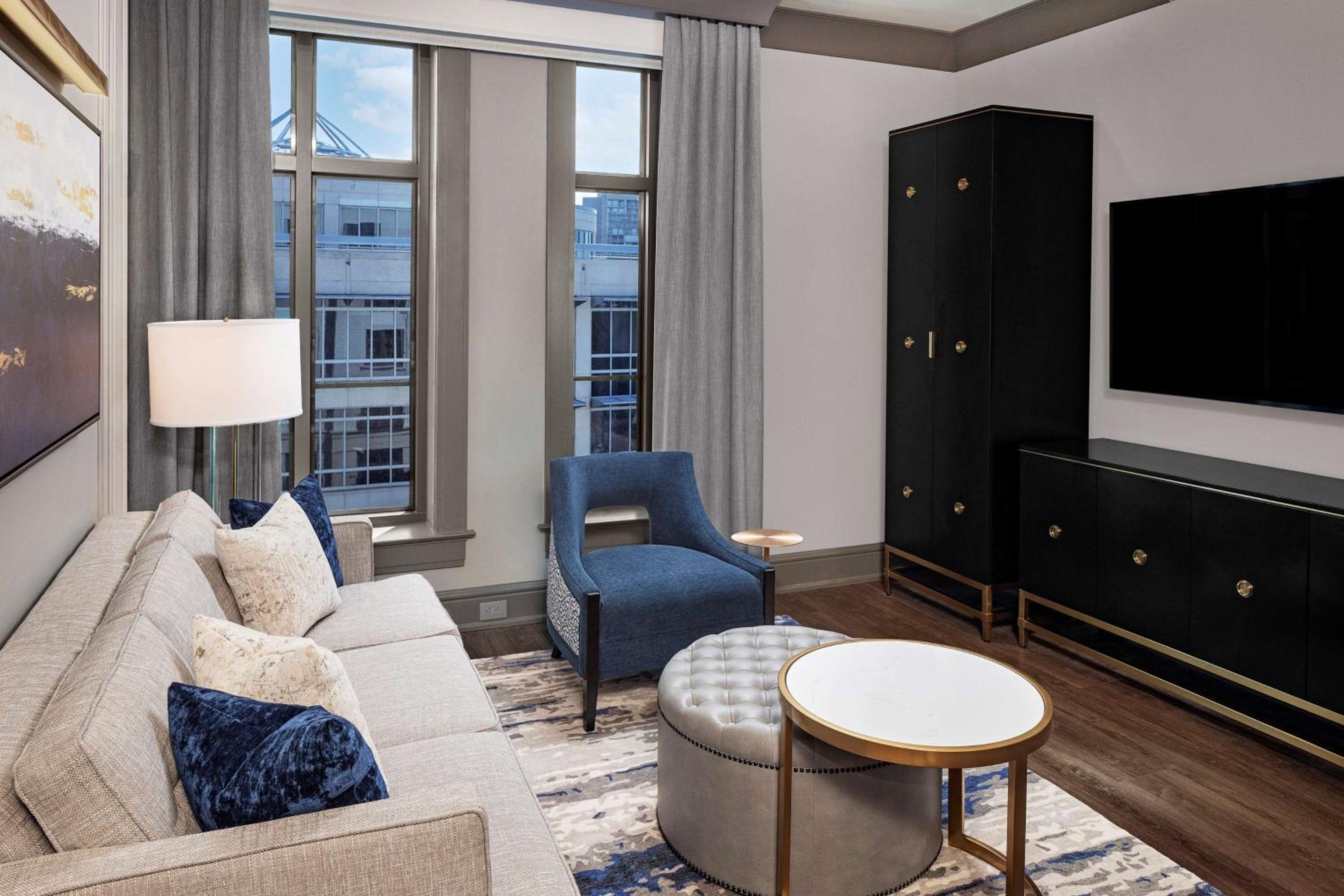 One-Bedroom King Suite with Sofa Bed thumbnail 6