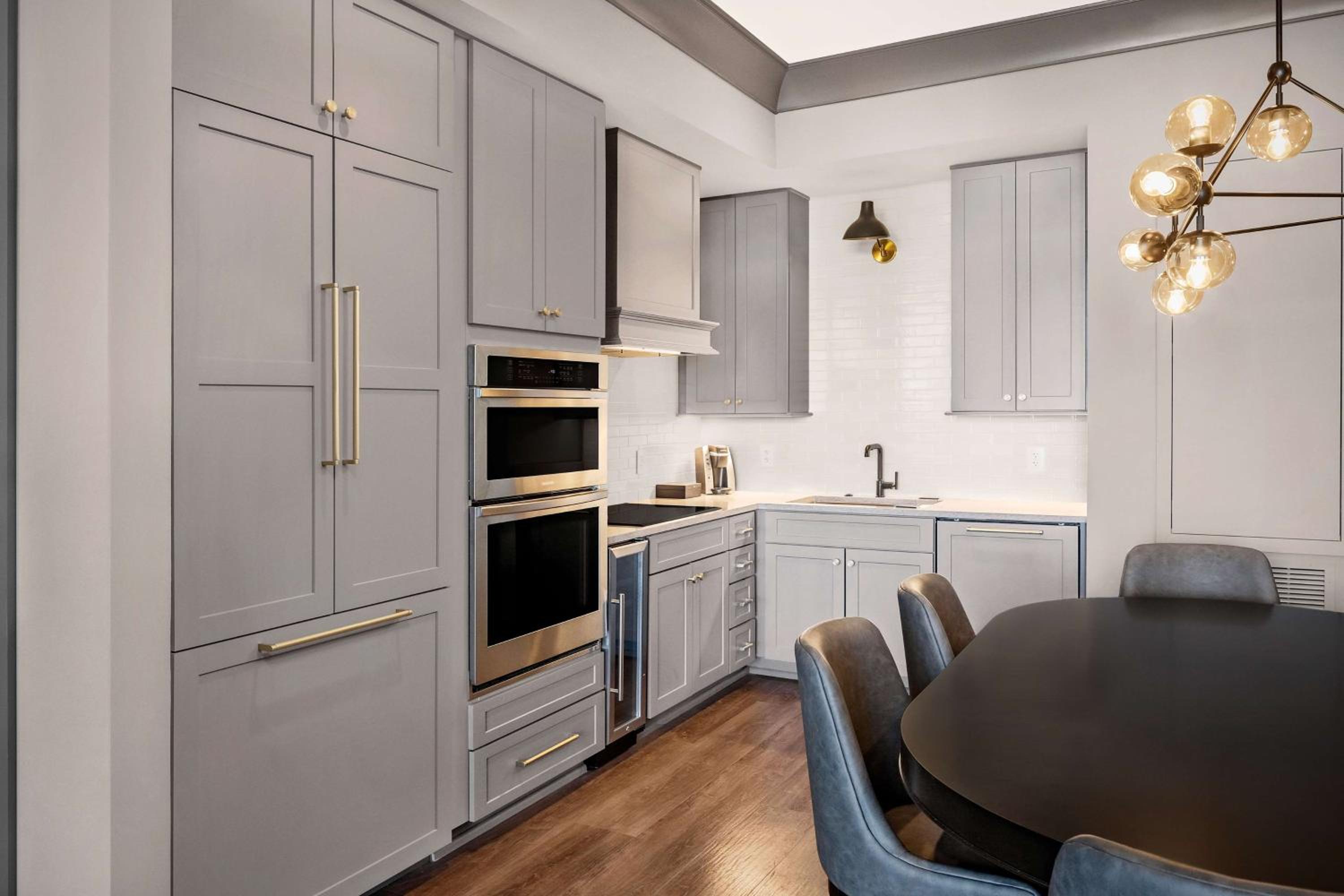 Two Bedroom Deluxe King and Two Queen Suite with Sofabed
