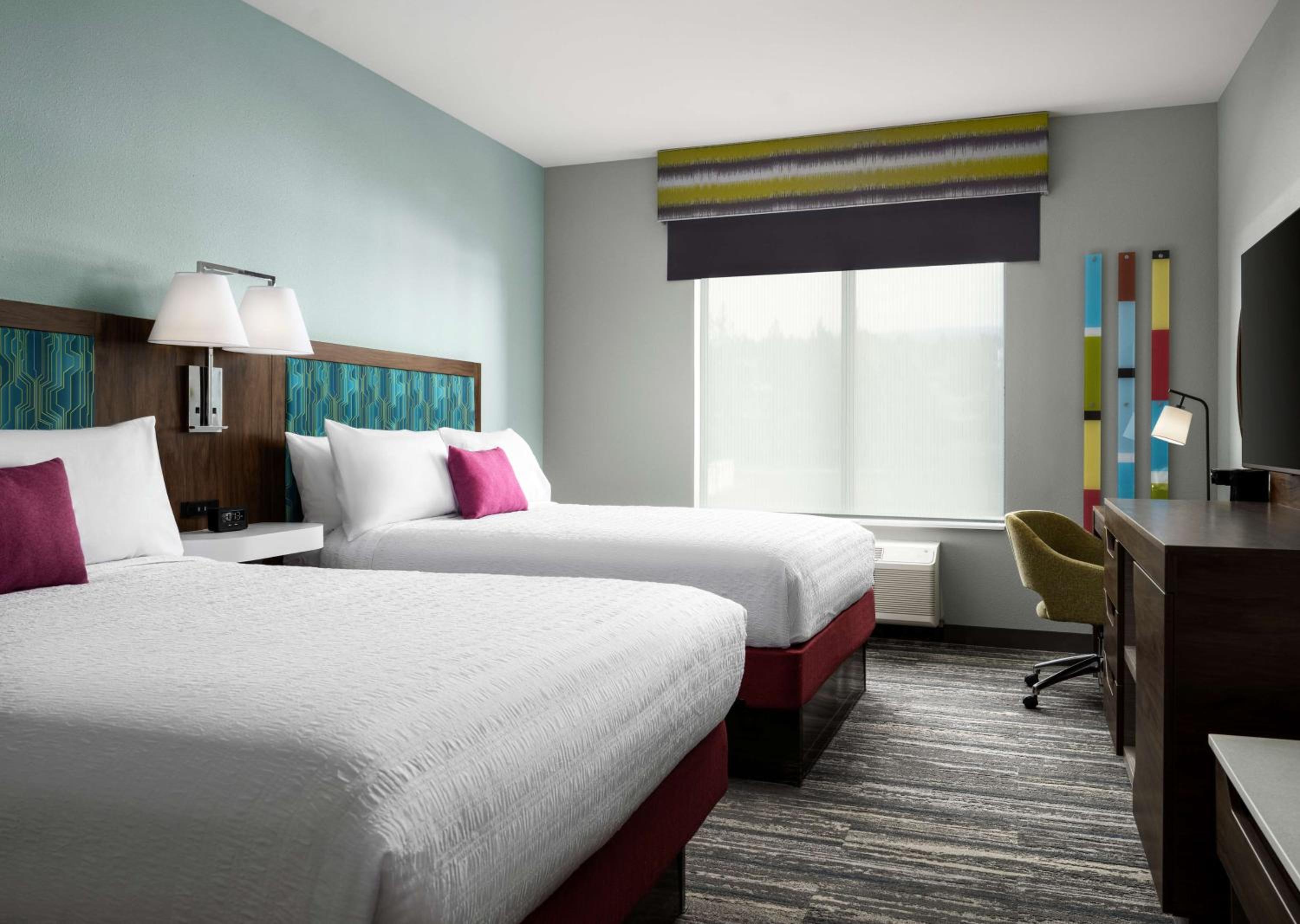 Queen Room with Two Queen Beds photo 2