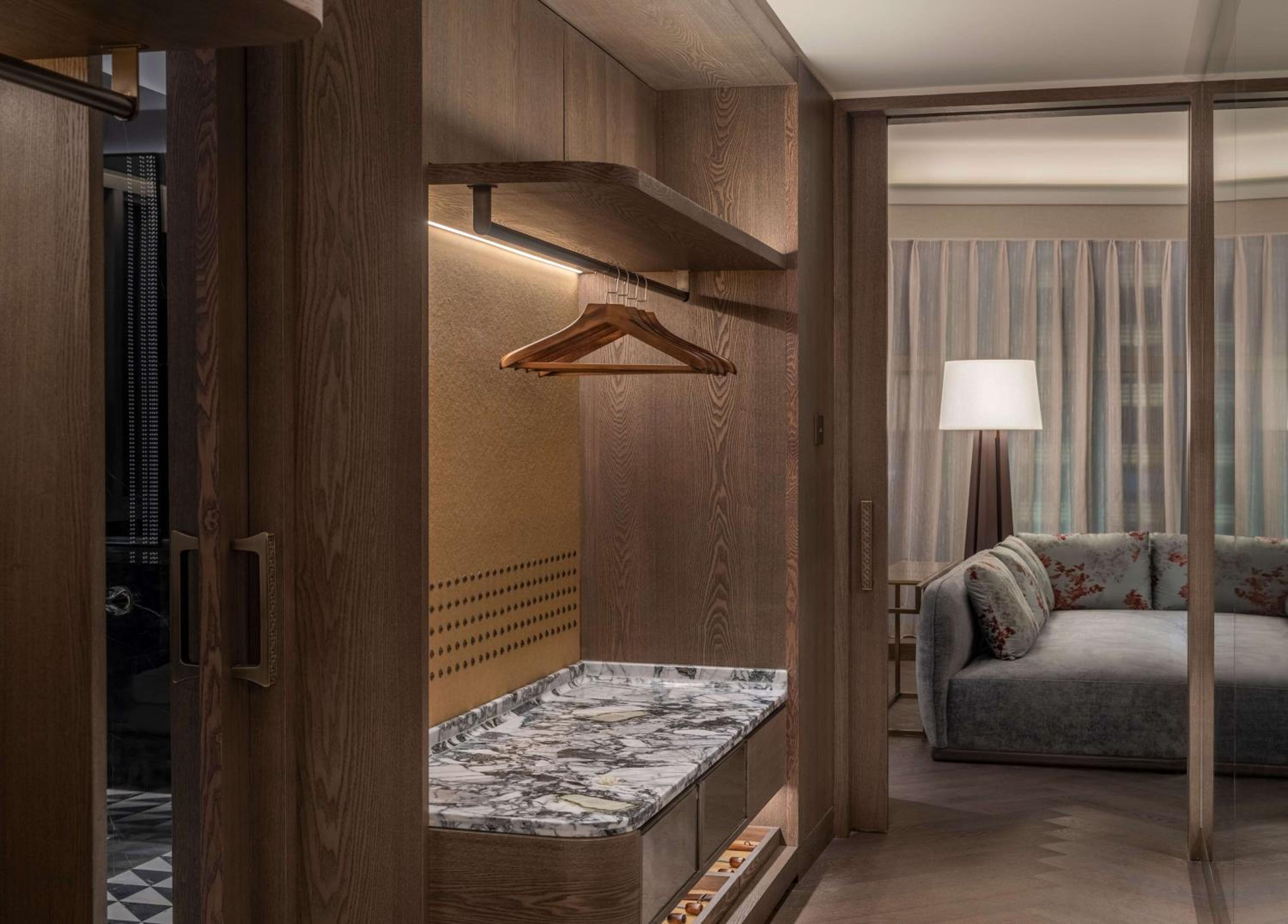 Deluxe King Suite photo 2
