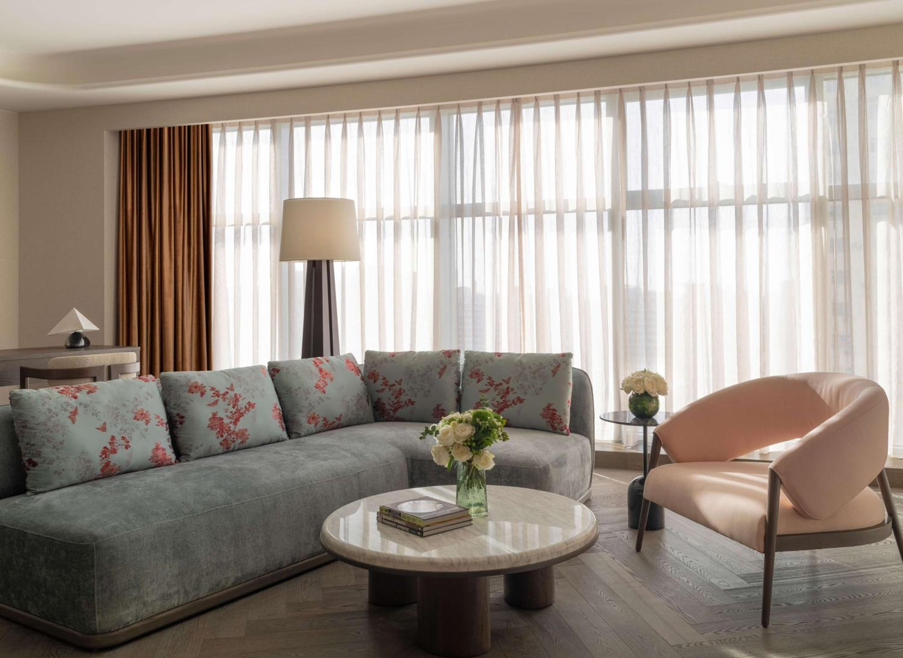 Deluxe King Suite photo 1
