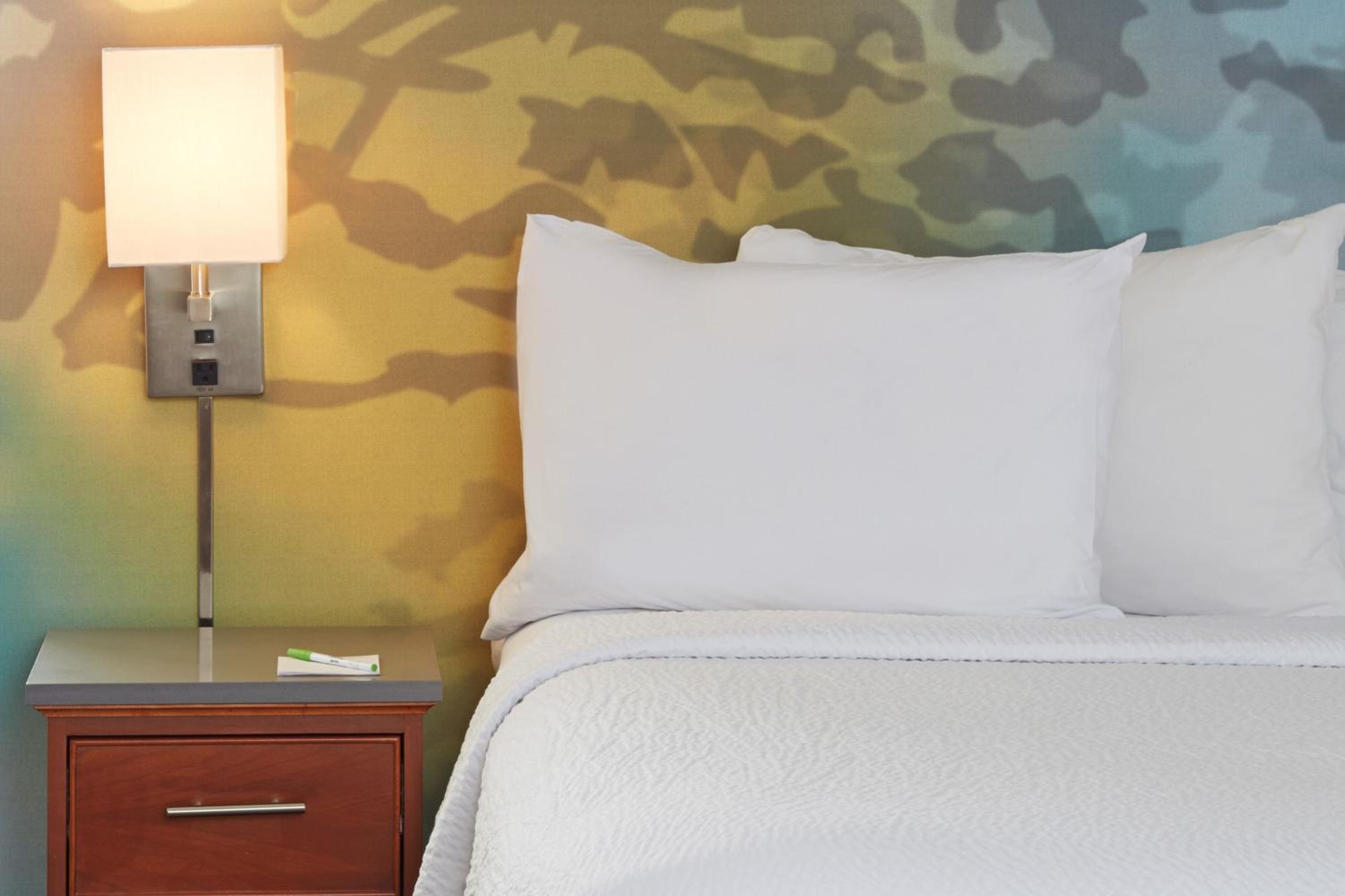 King Room with Sofa Bed - Photo 3