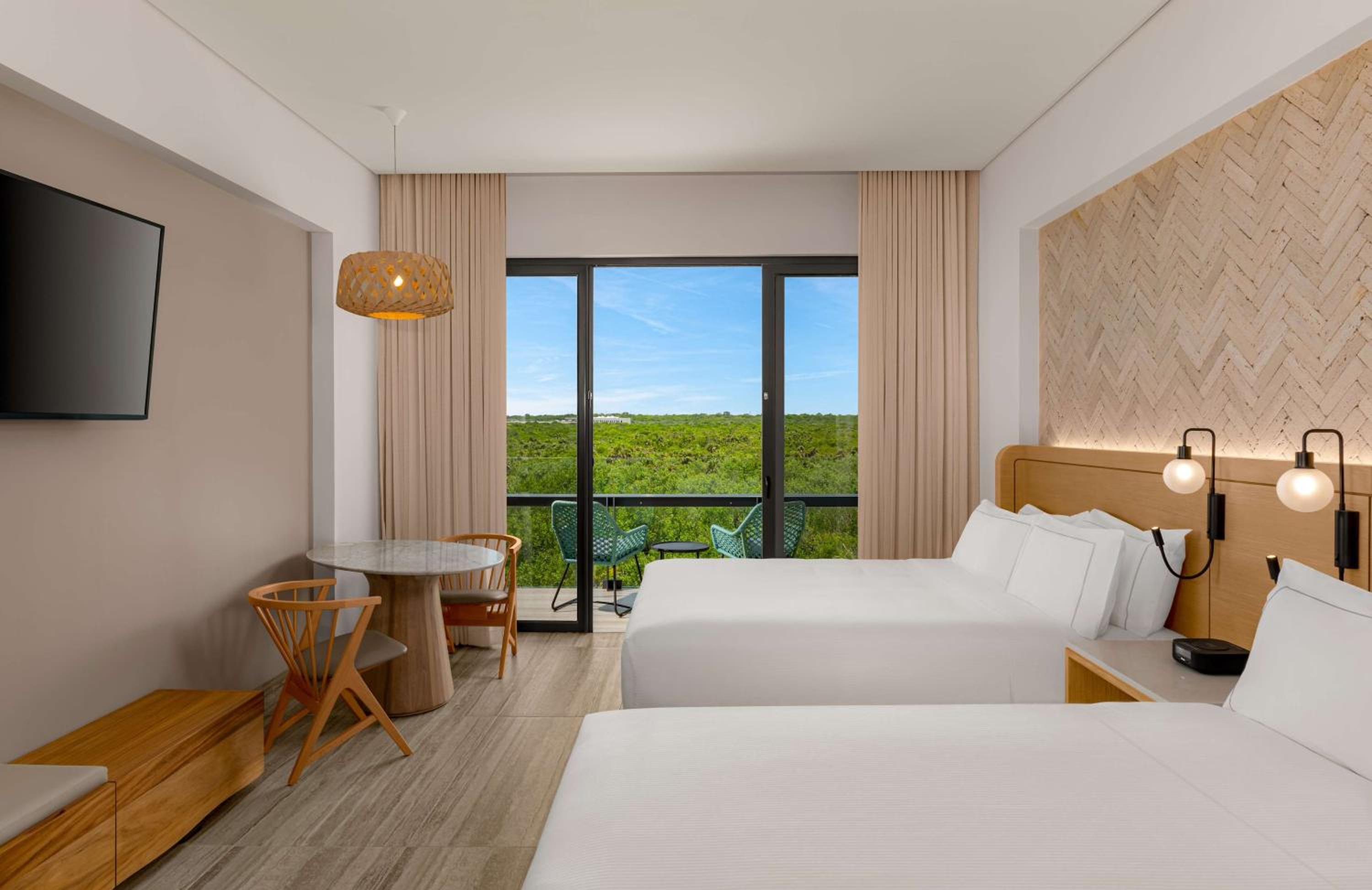 Queen Room with Resort View - Photo 11
