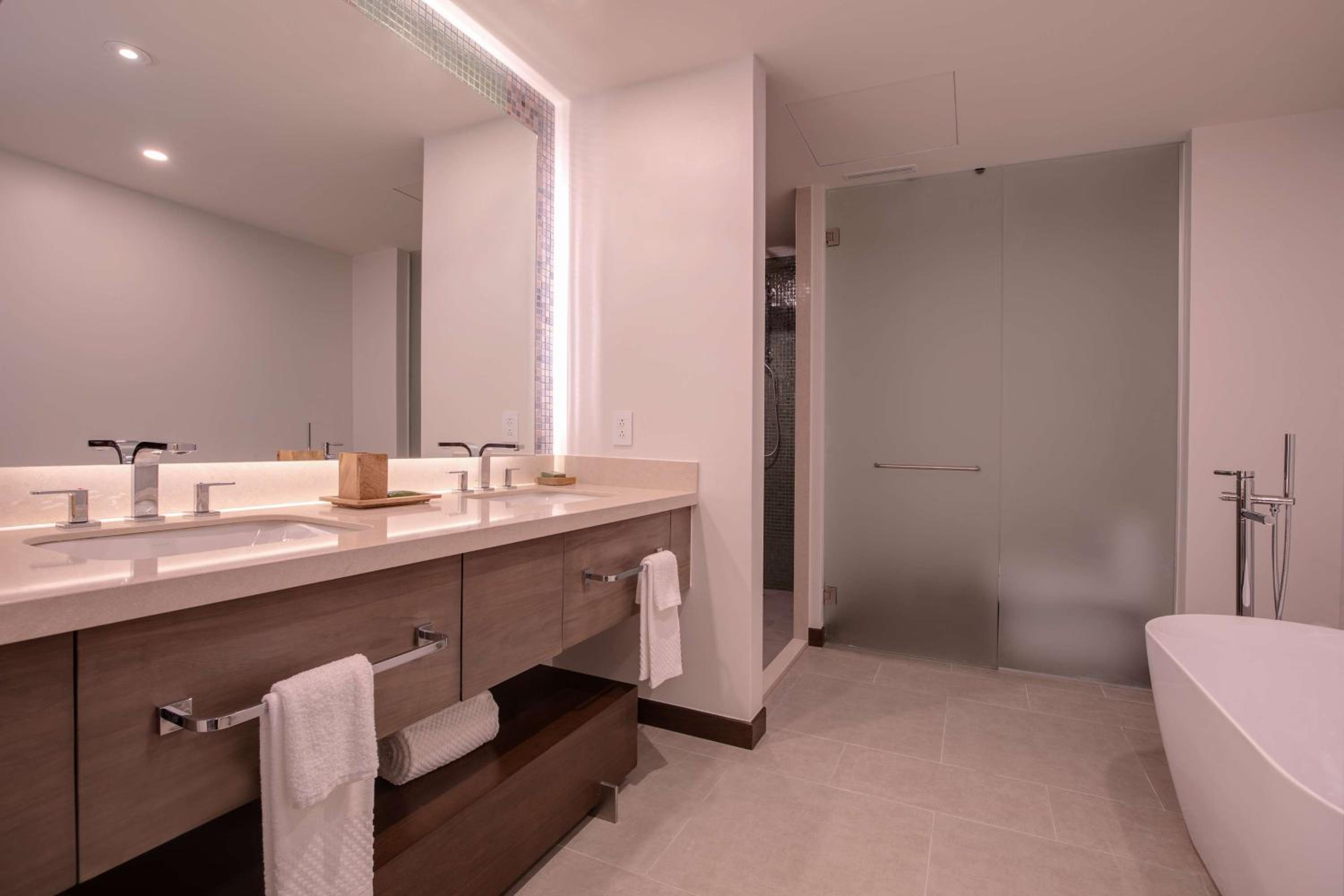 Two Bedroom Suite (Non Smoking) - Photo 2