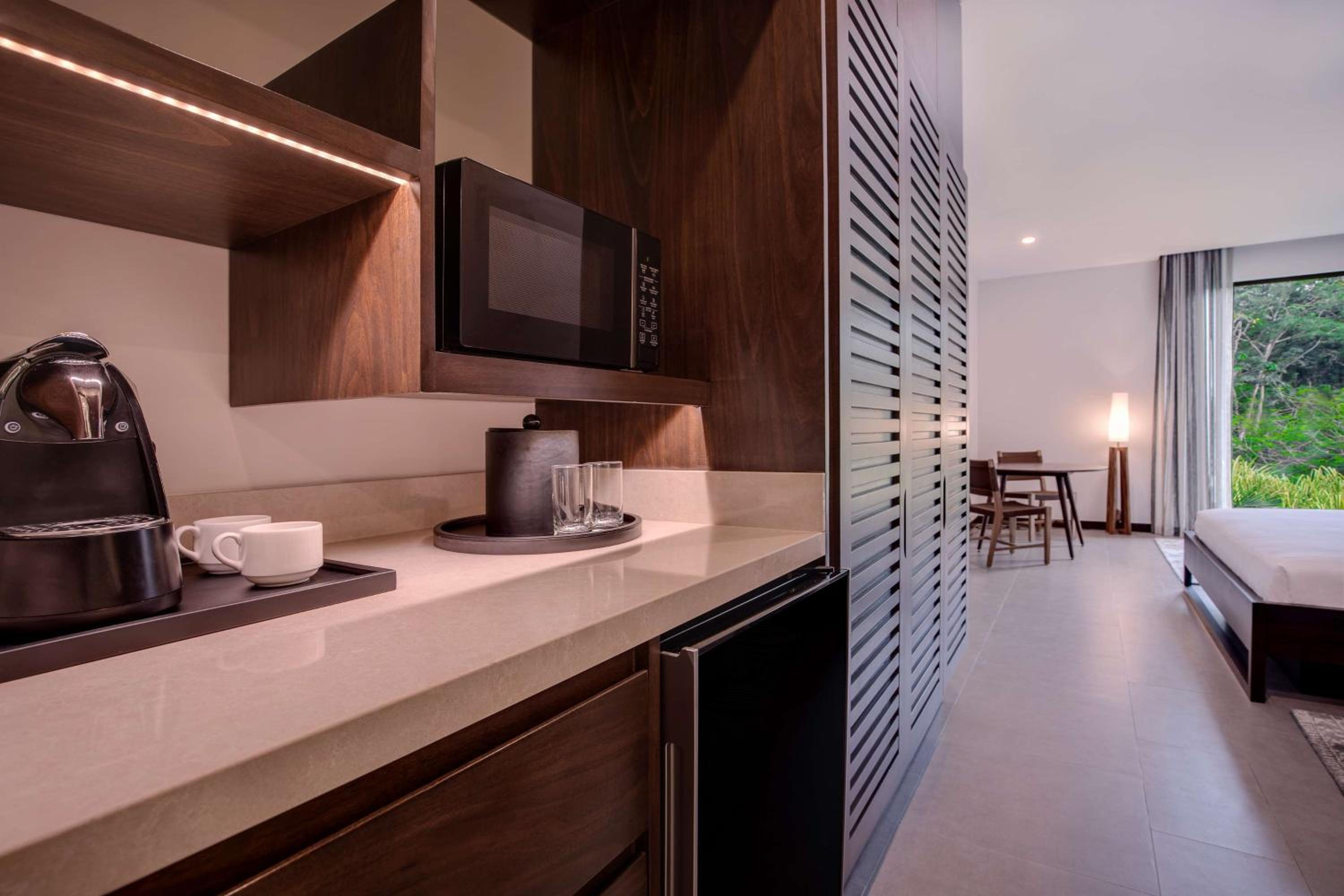 King Room with Roll-In Shower - Mobility and Hearing Access - Photo 8