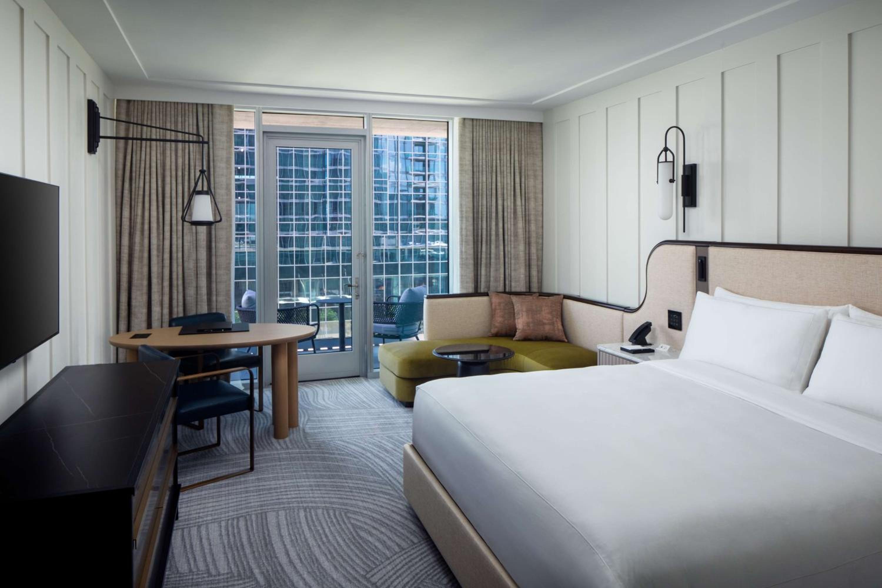 King Room with Balcony - Photo 3