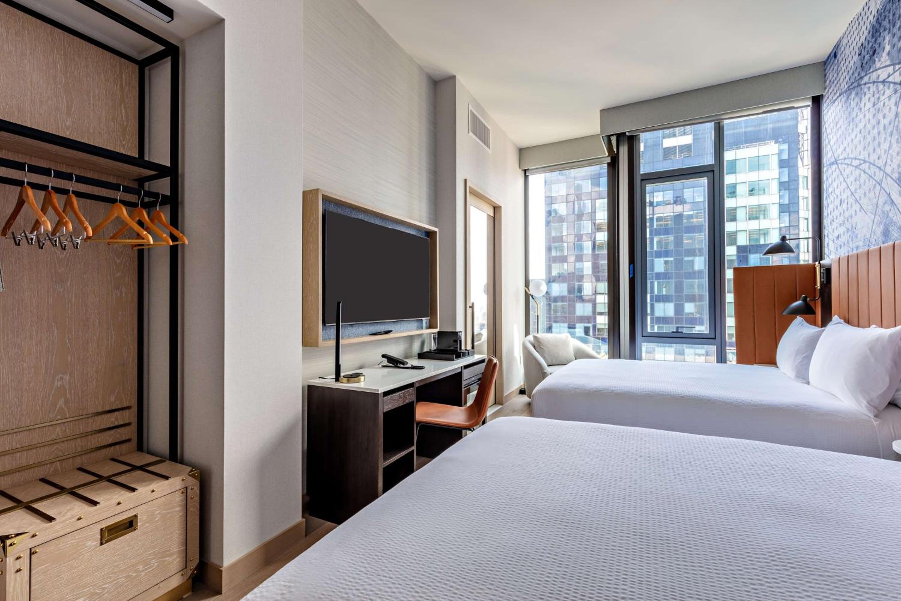 Deluxe Queen Room with Two Queen Beds and Skyline View - Hearing Accessible photo 1