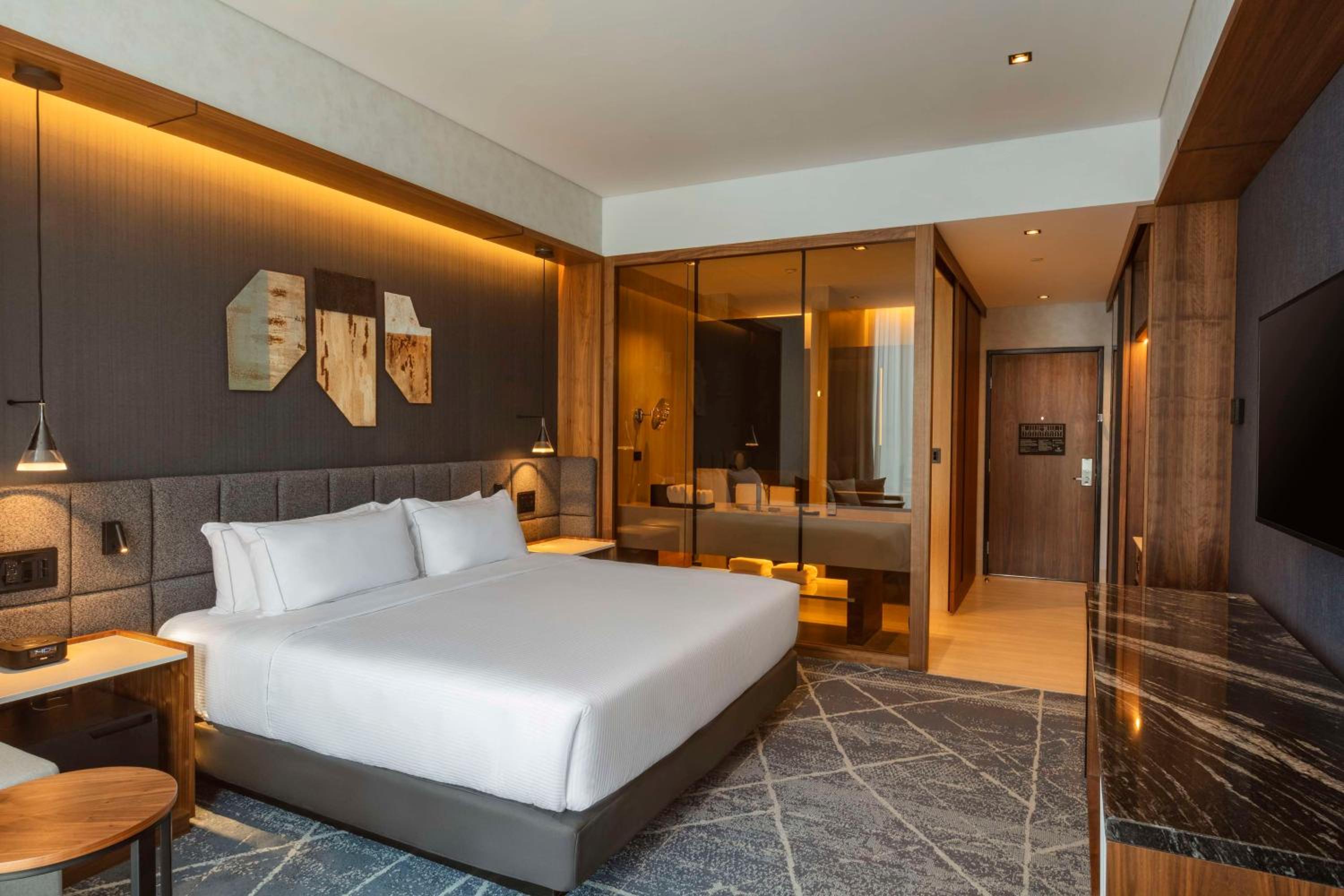 Deluxe King Room - Photo 4