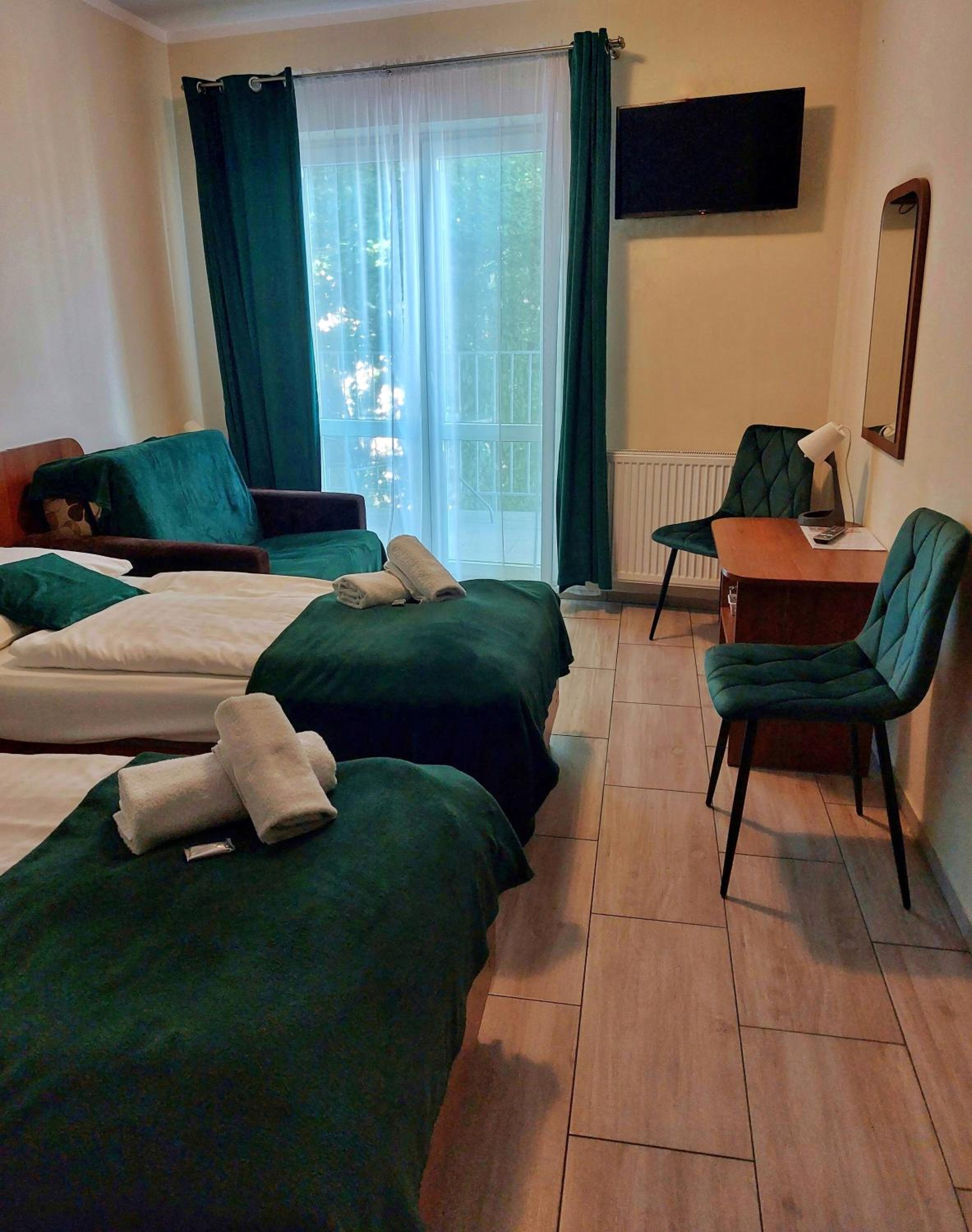 Triple Room with Balcony - Photo 9