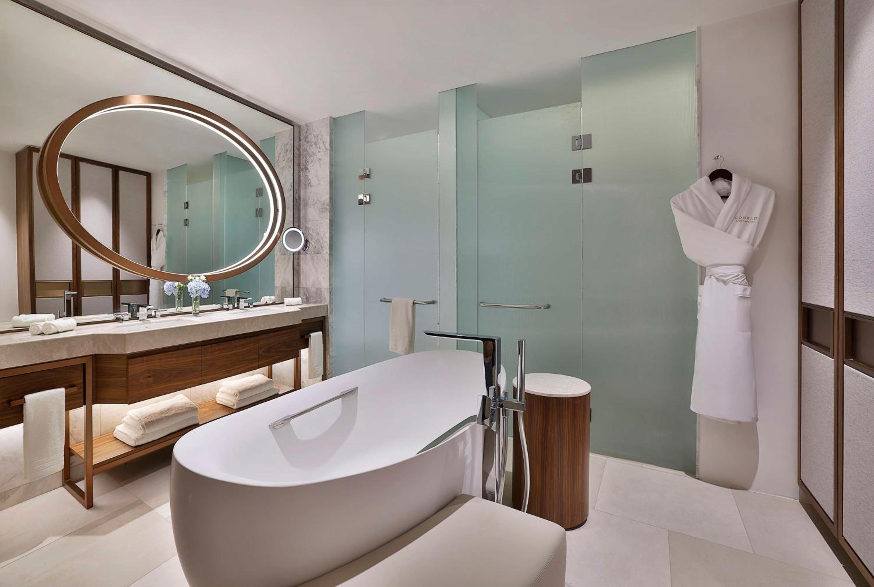Deluxe Queen Room with Two Queen Beds and Garden View - Photo 2