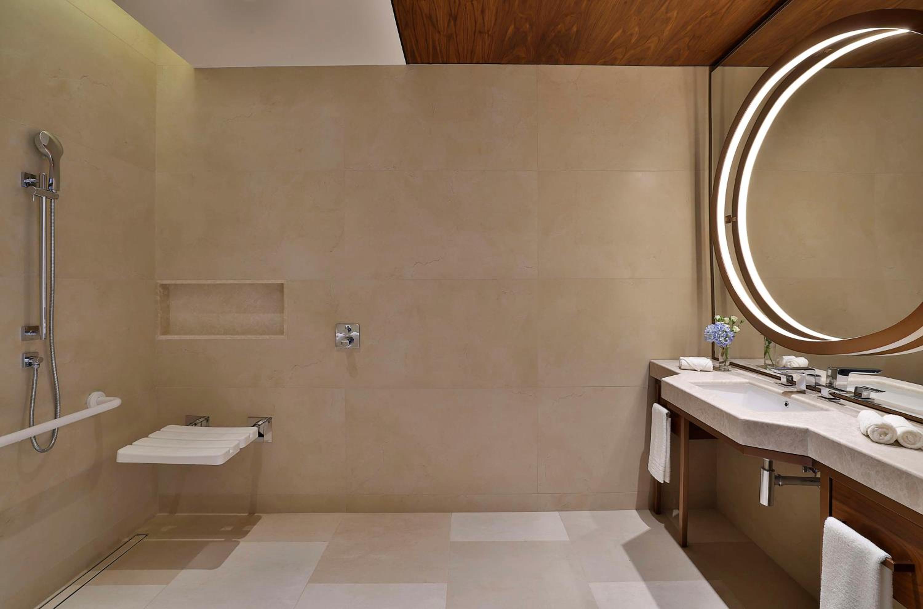 Deluxe King Room - Mobility Access - Photo 2