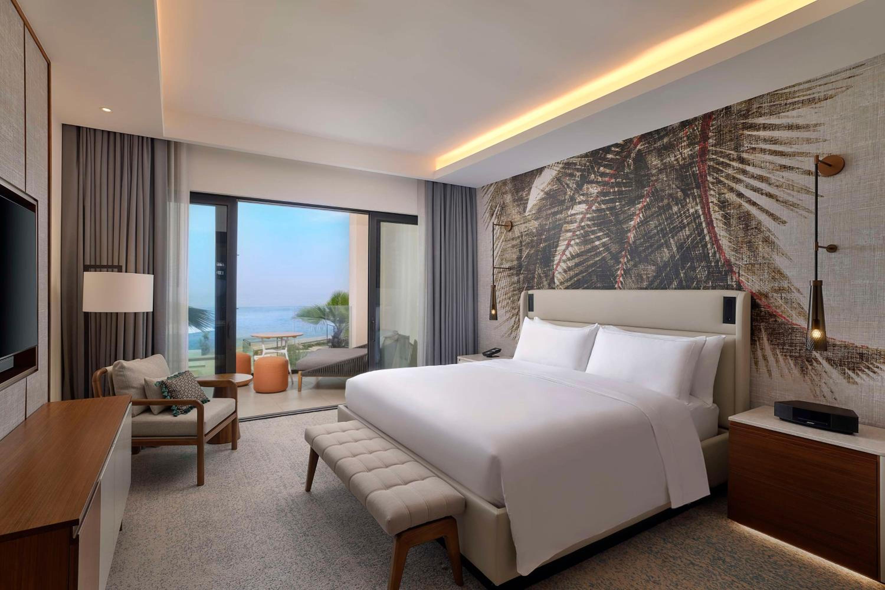 Junior King Suite with Ocean View - Photo 3