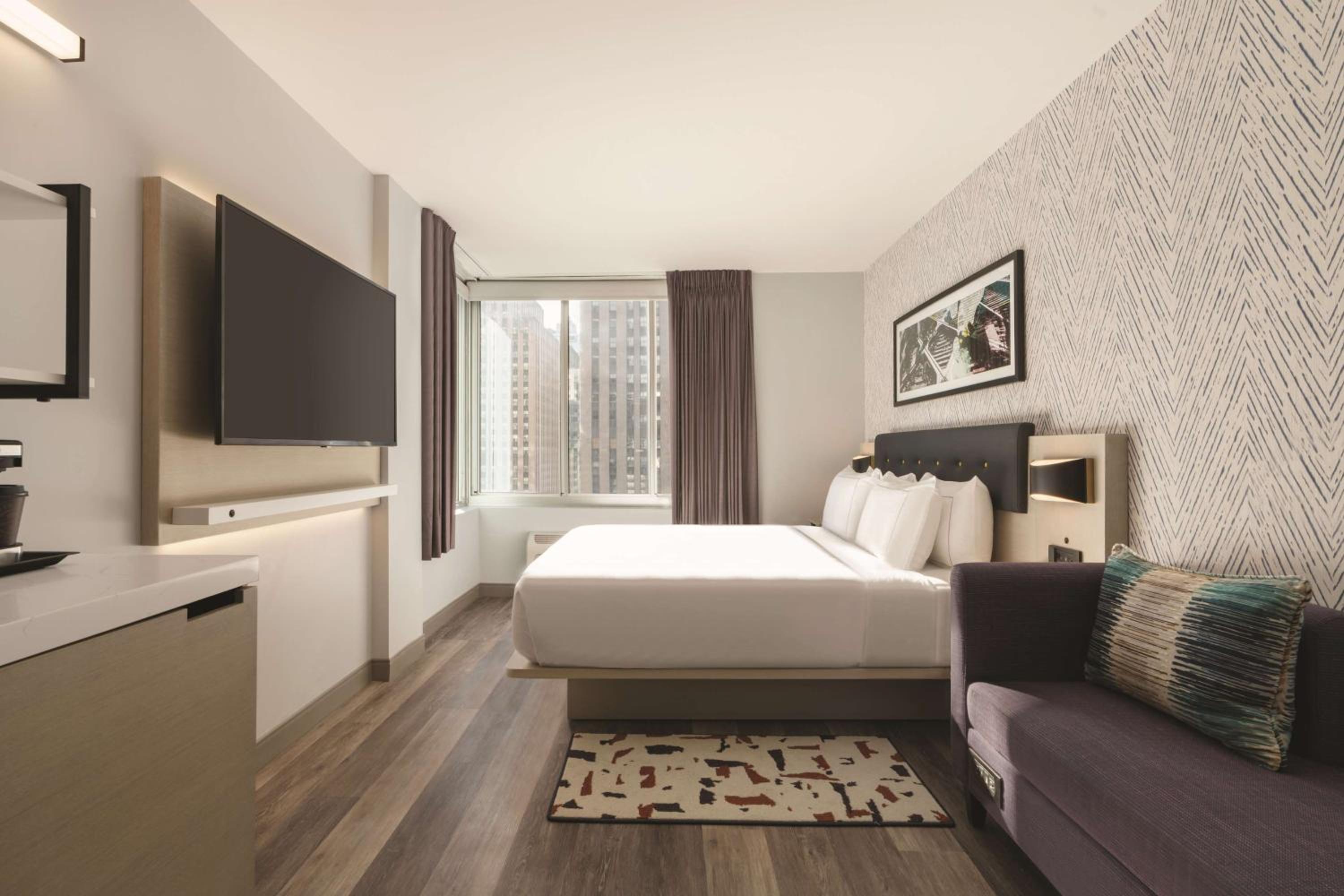 King Studio Suite With Roll-In Shower - Mobility Access photo 1