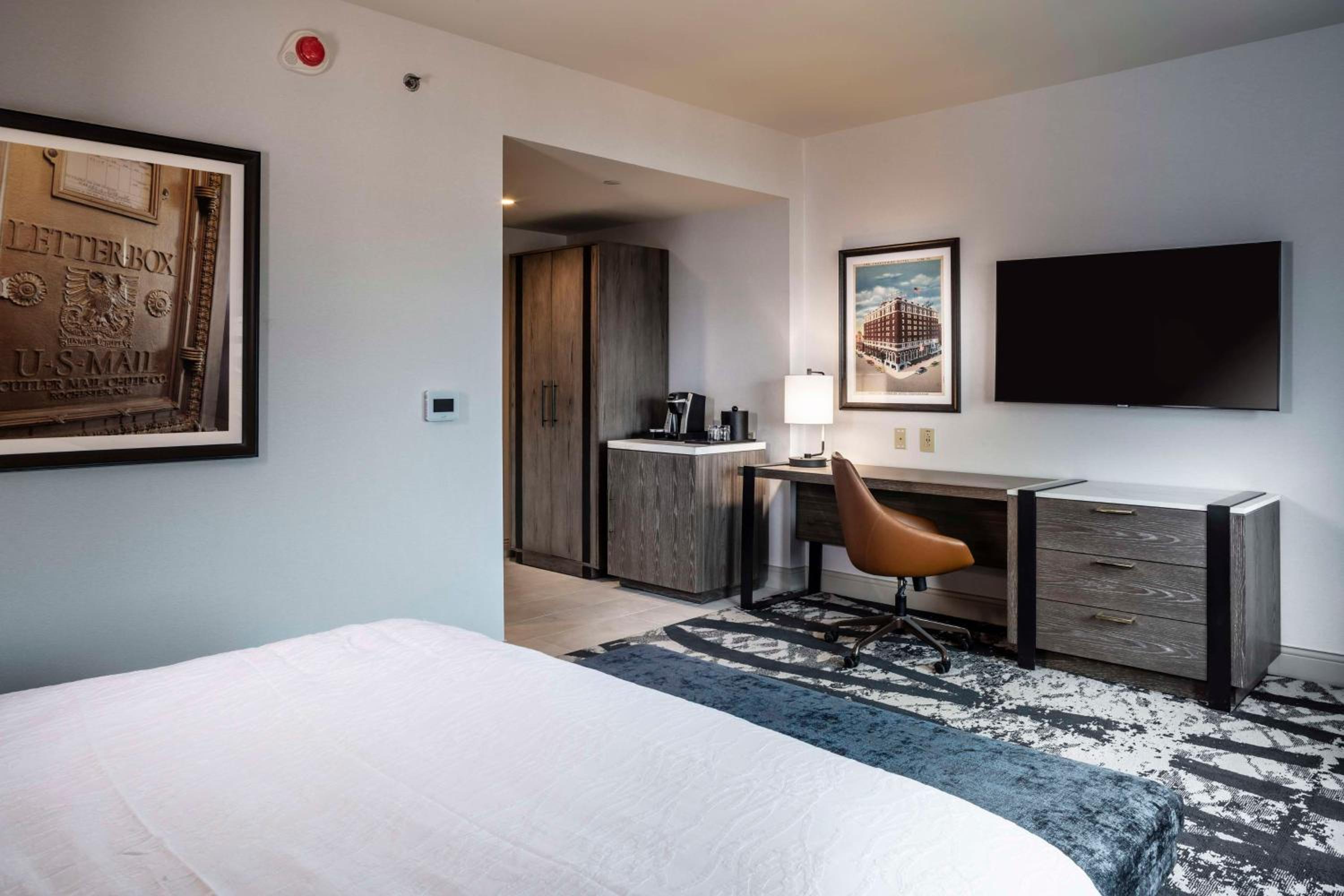 Deluxe King Room - Photo 3