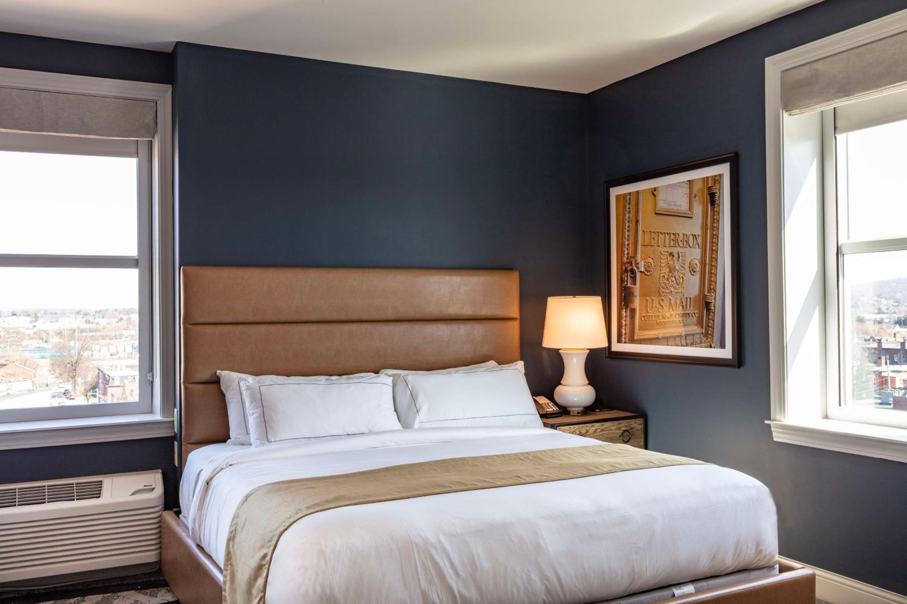 Junior King Suite with Sofa Bed - Photo 1
