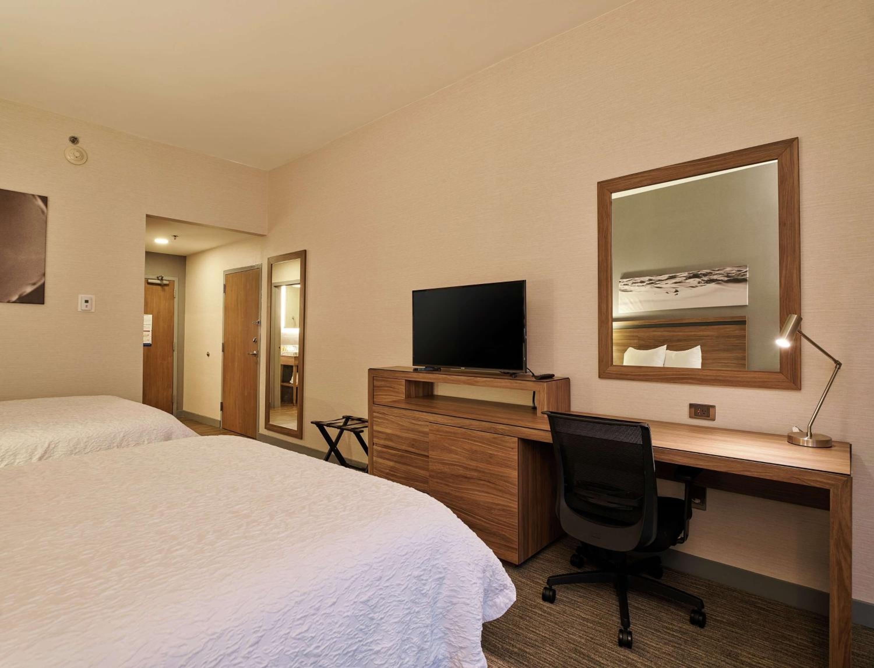 Queen Room with Two Queen Beds - Non-Smoking - Photo 1