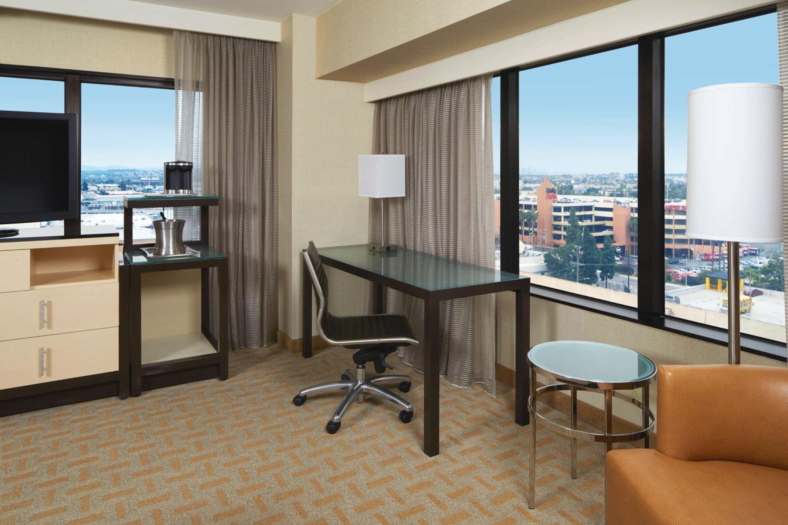 Deluxe Room with Two Double Beds photo 2