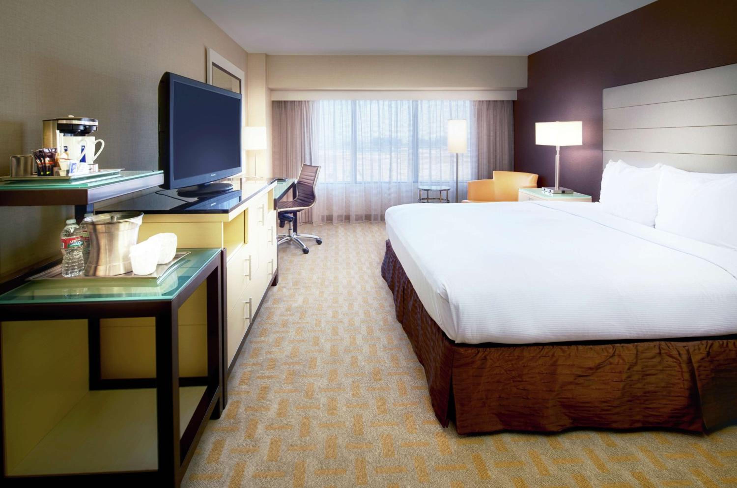 King Room with View - Mobility Accessible