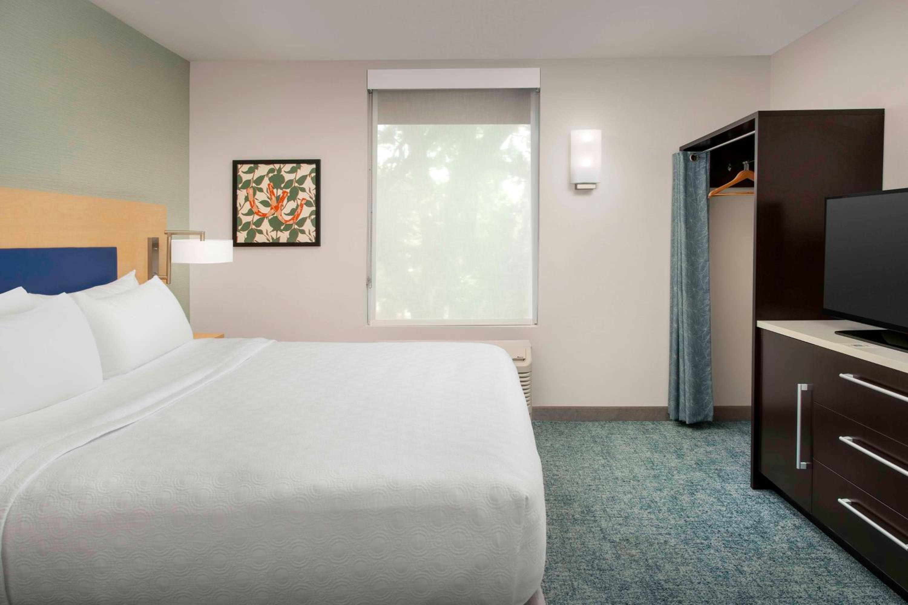 One-Bedroom King Suite - Non-Smoking photo 1