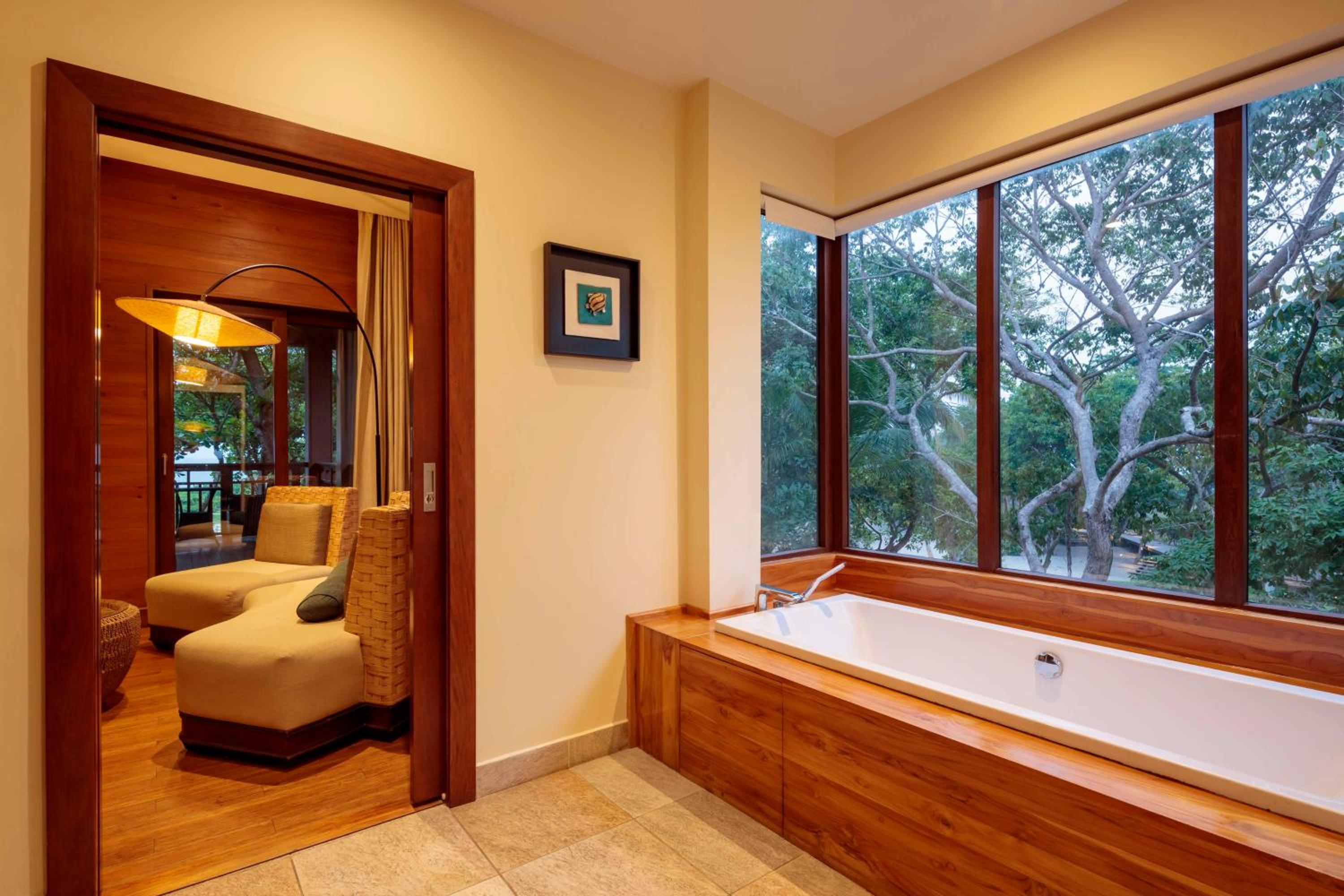 Oceanfront Junior Suite with Two Queen Beds photo 2