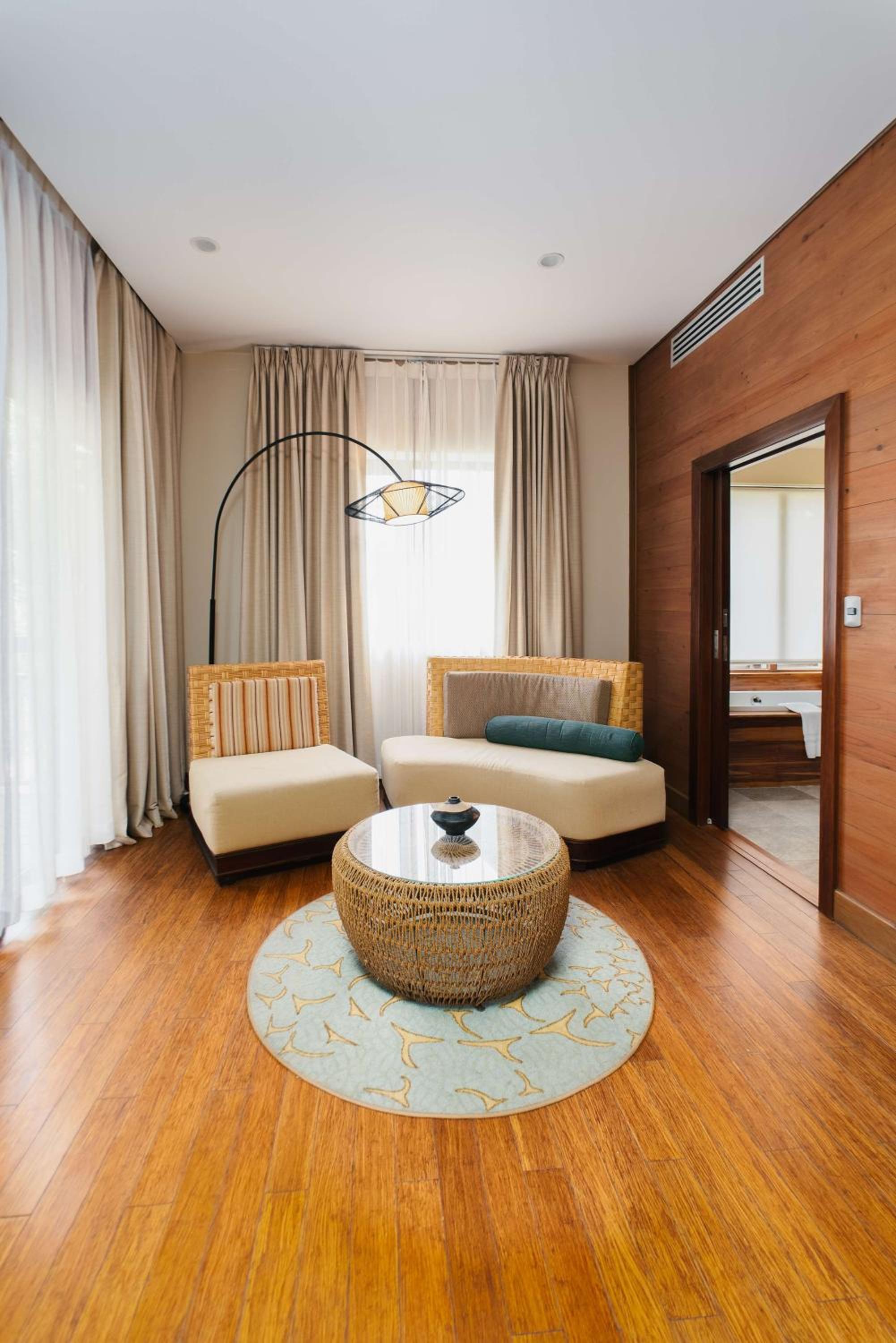 Junior Suite with Partial Ocean View photo 3