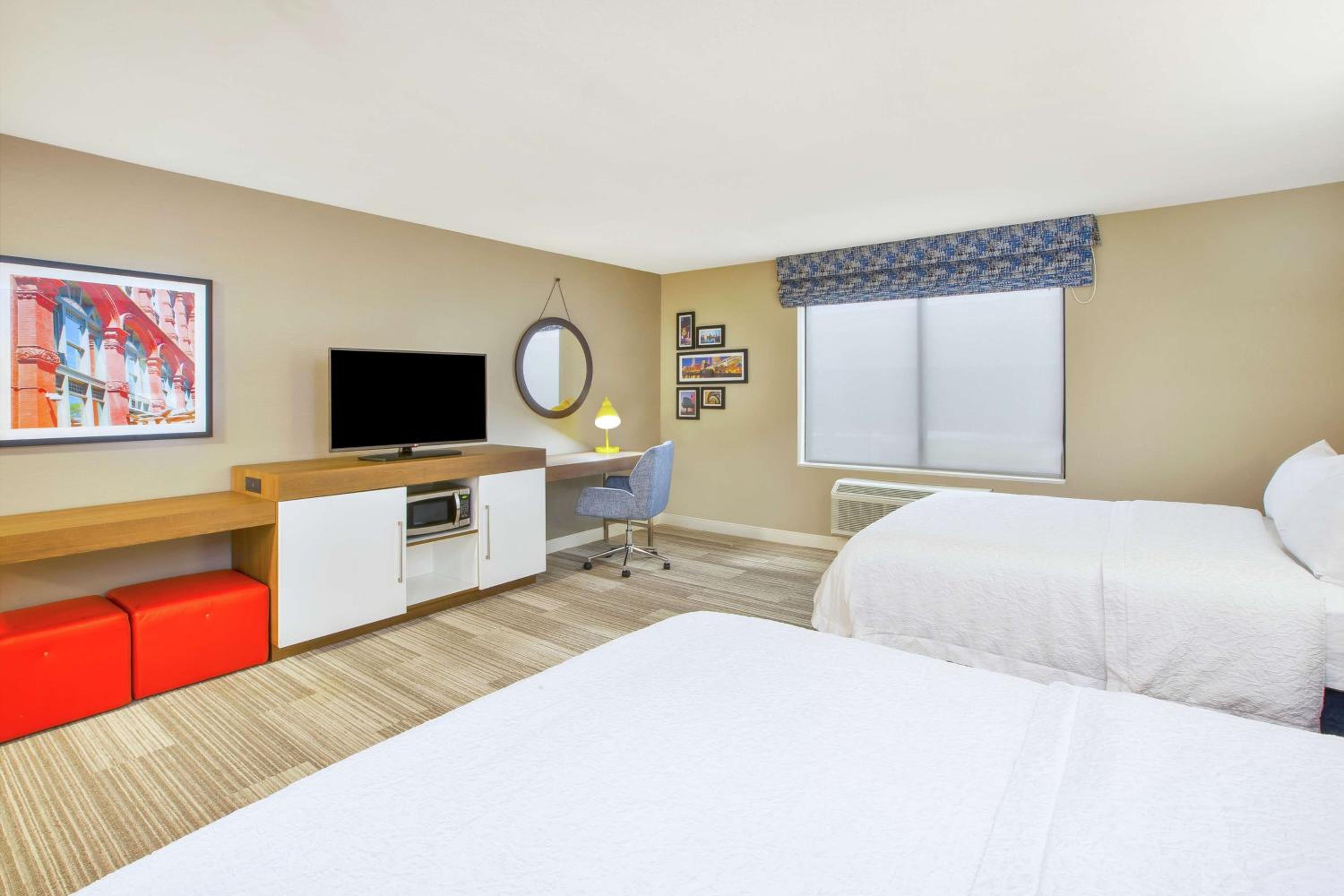 Queen Room with Two Queen Beds - Hearing Access/Non-Smoking at Hampton Inn & Suites Oakwood Village-Cleveland in Oakwood