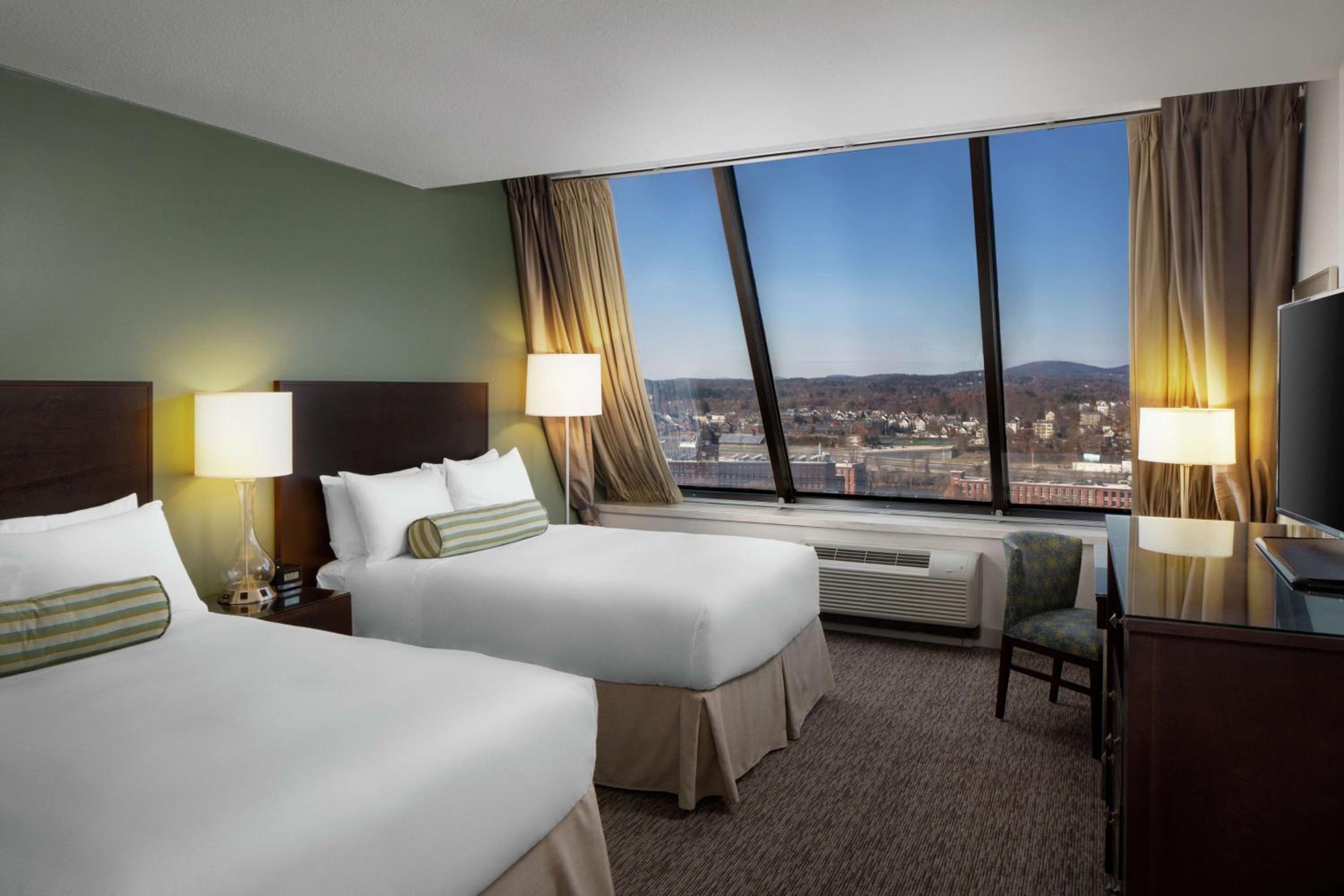 Double Room with Two Double Beds and Mountain View - Photo 1