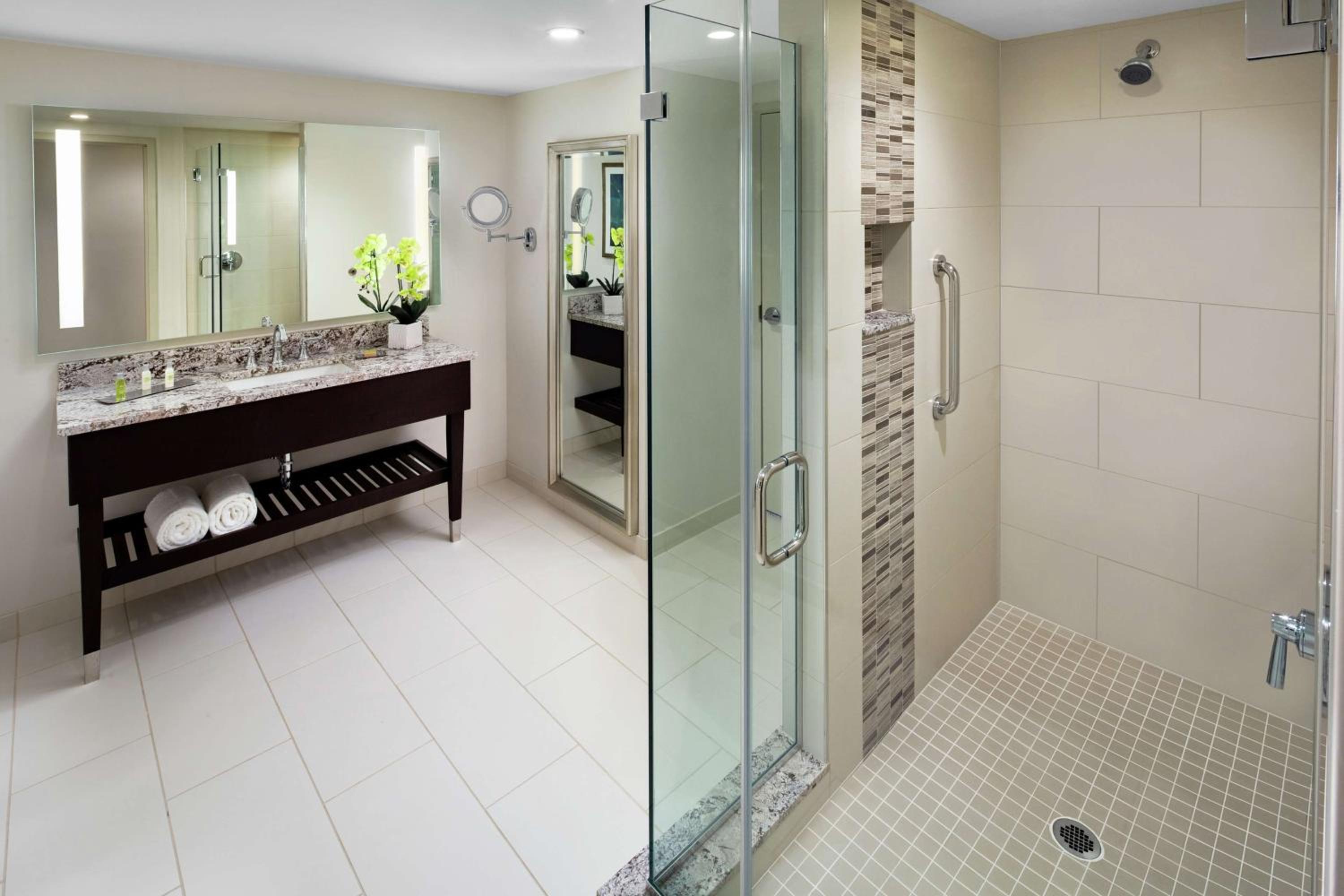 King Suite - Photo 2